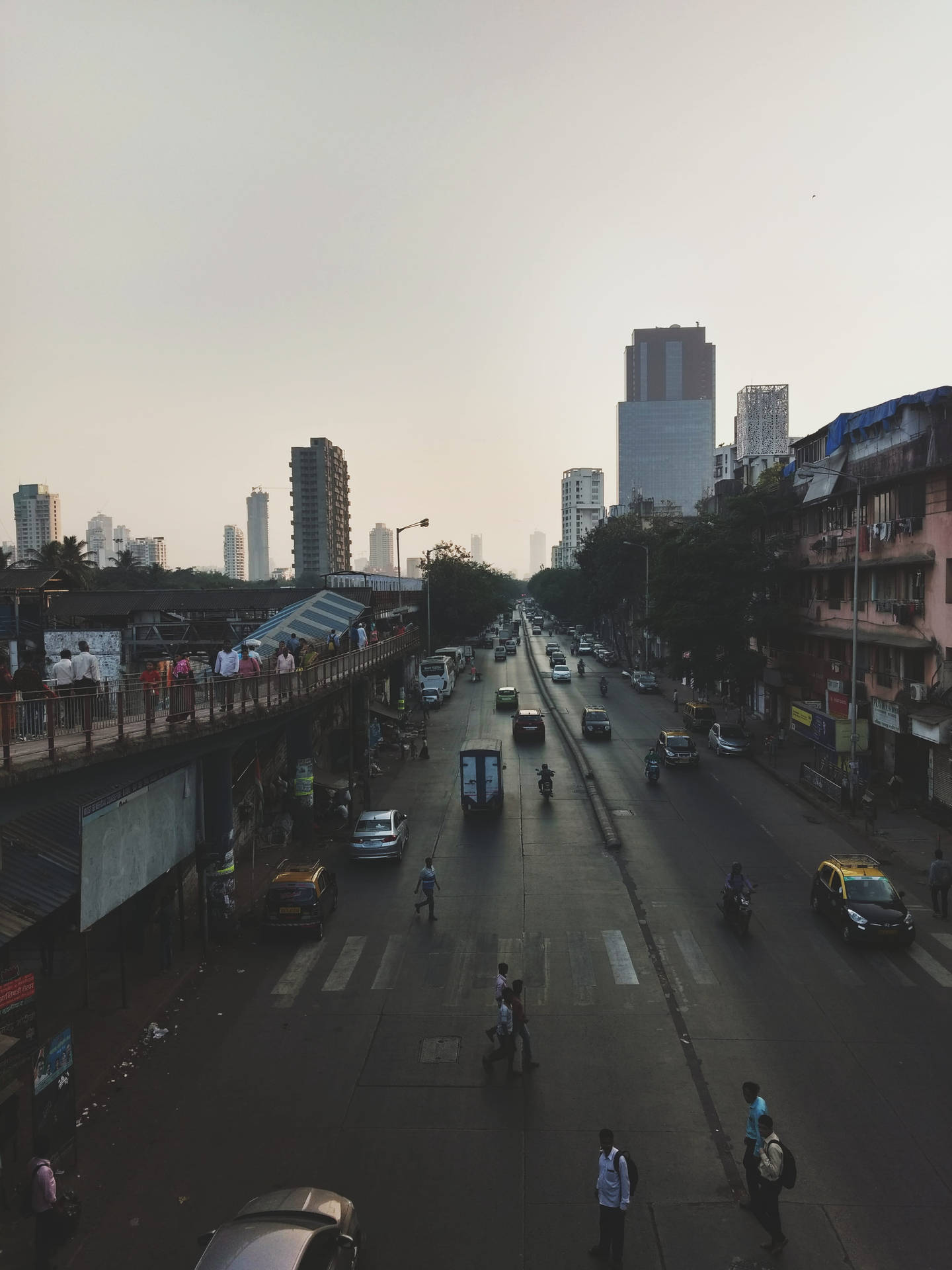 Busy Streets Mumbai City Background