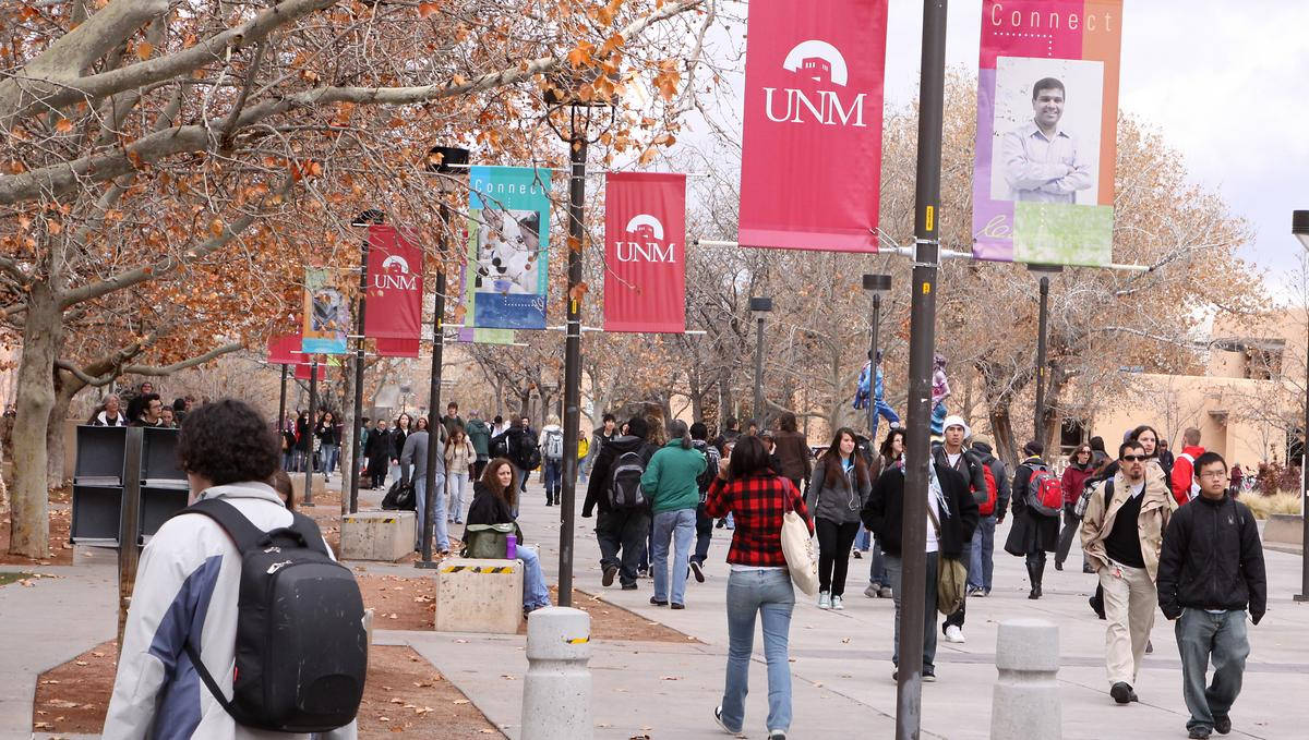 Busy Students At University Of New Mexico Background