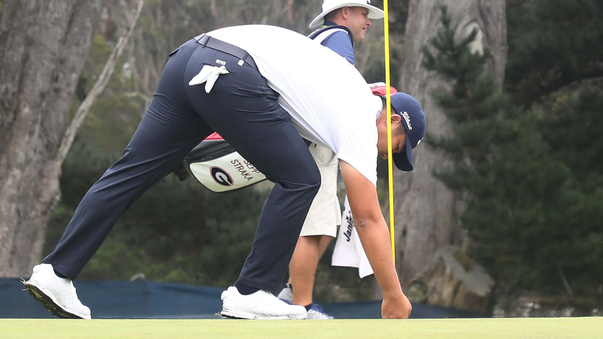 Byeong Hun An Checking The Alignment Stick