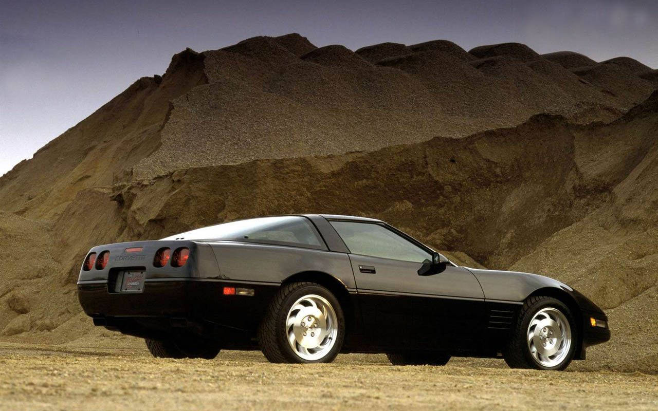 C4 Corvette And Dunes Background