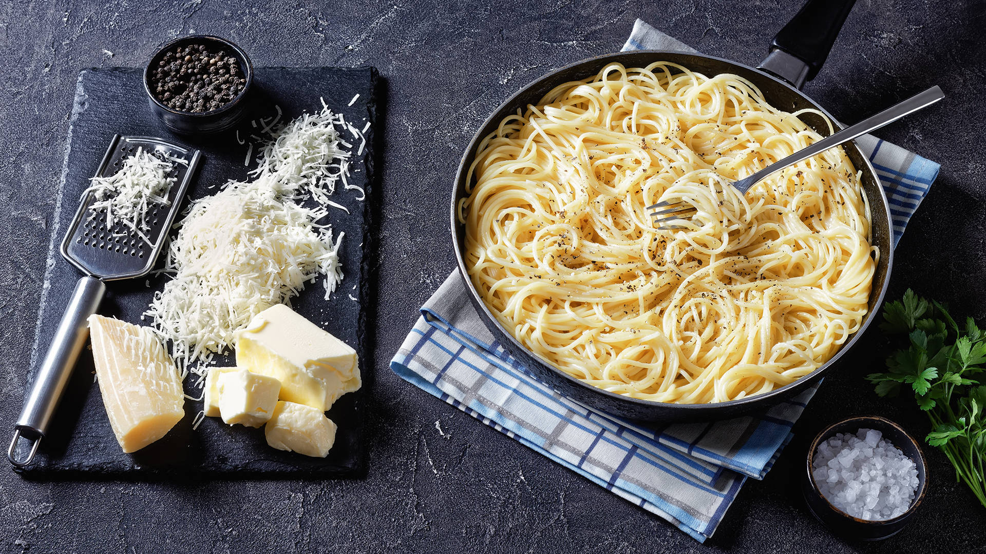 Cacio E Pepe With High Quality Parmesan Background