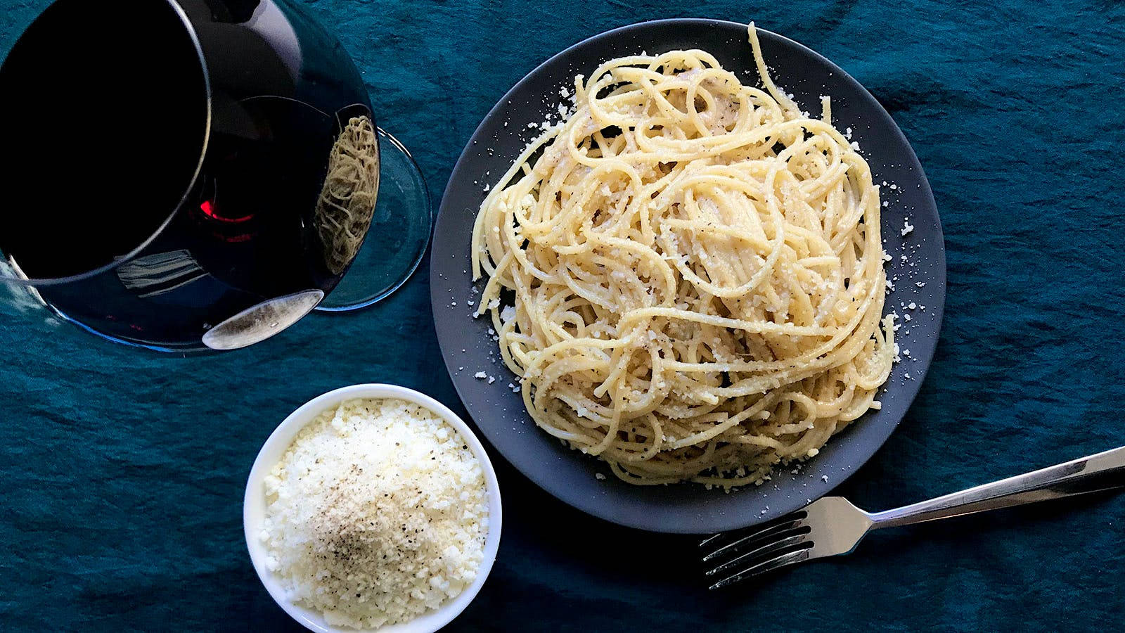 Cacio E Pepe With Red Wine Background