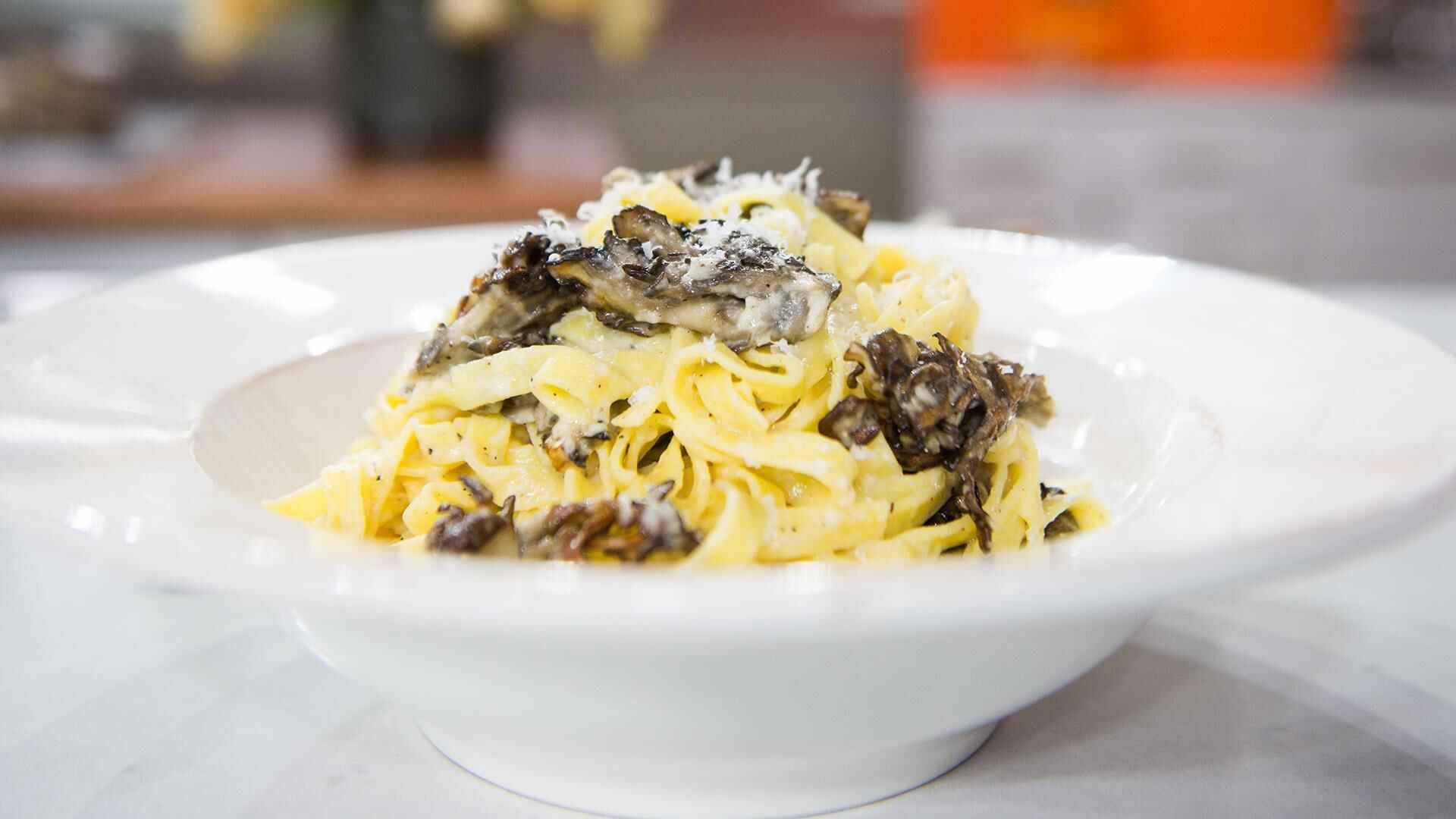 Cacio E Pepe With Truffles Background