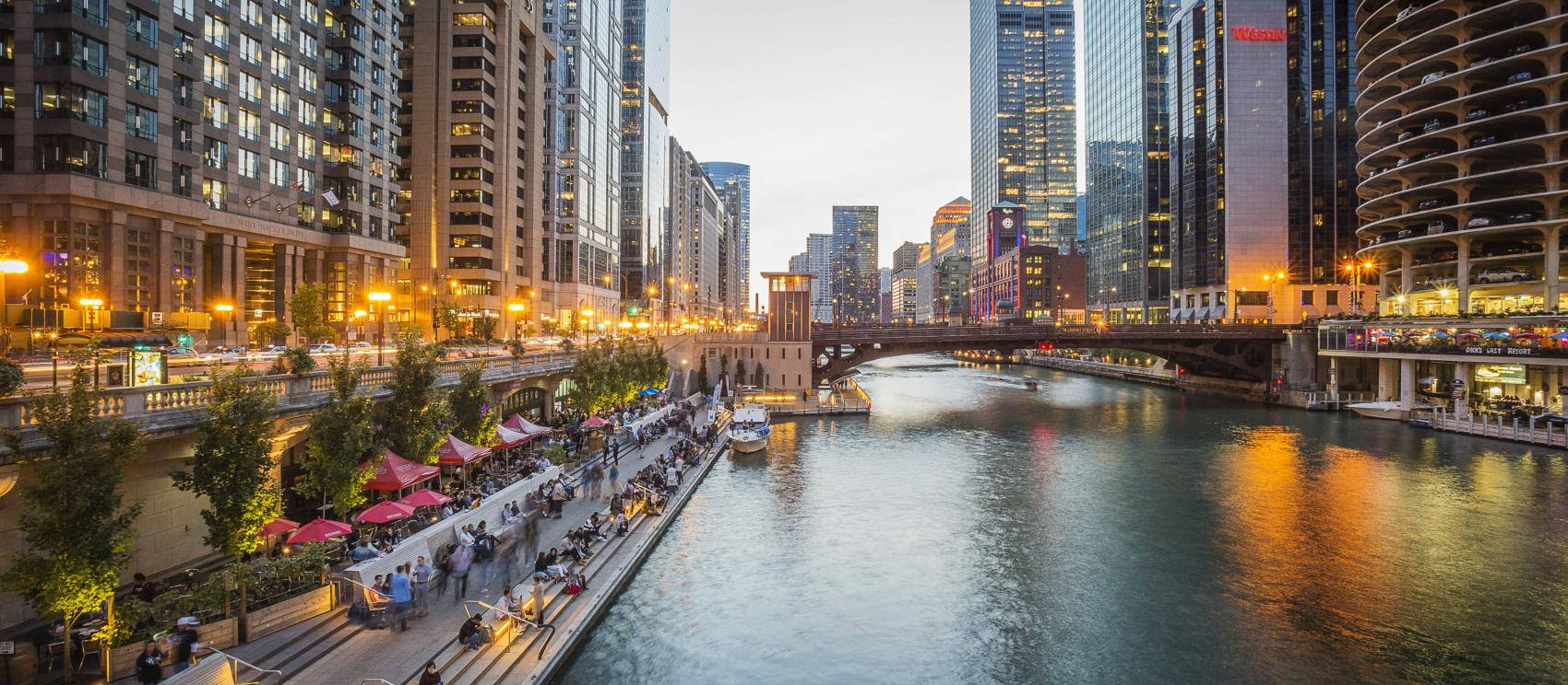 Cafes Near Chicago River In Illinois