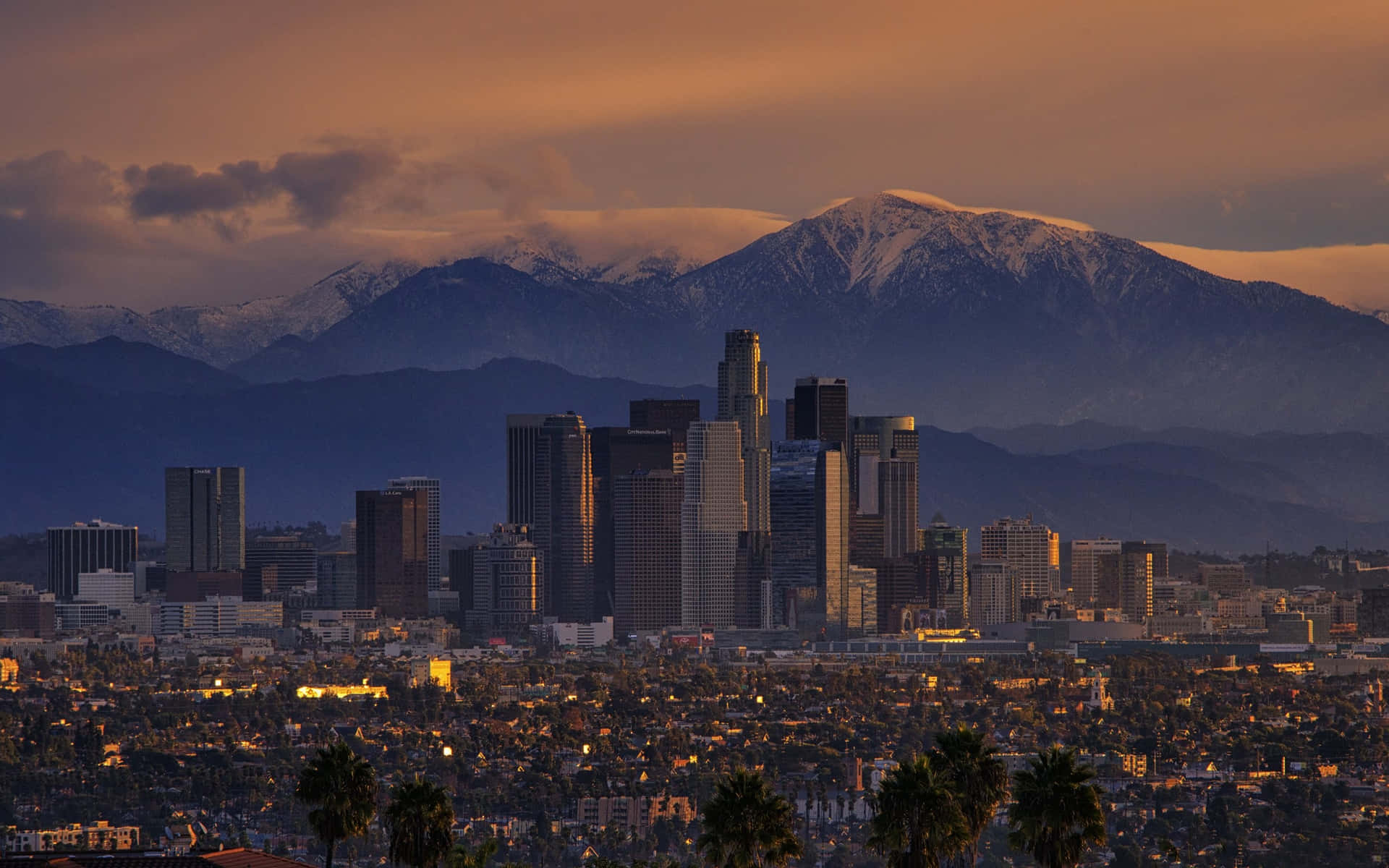 California Aesthetic Mountains City Background