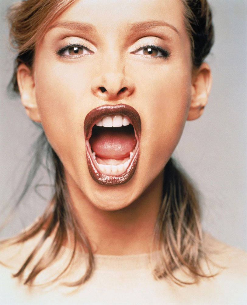 Calista Flockhart Ally Mcbeal Scream Pose Background