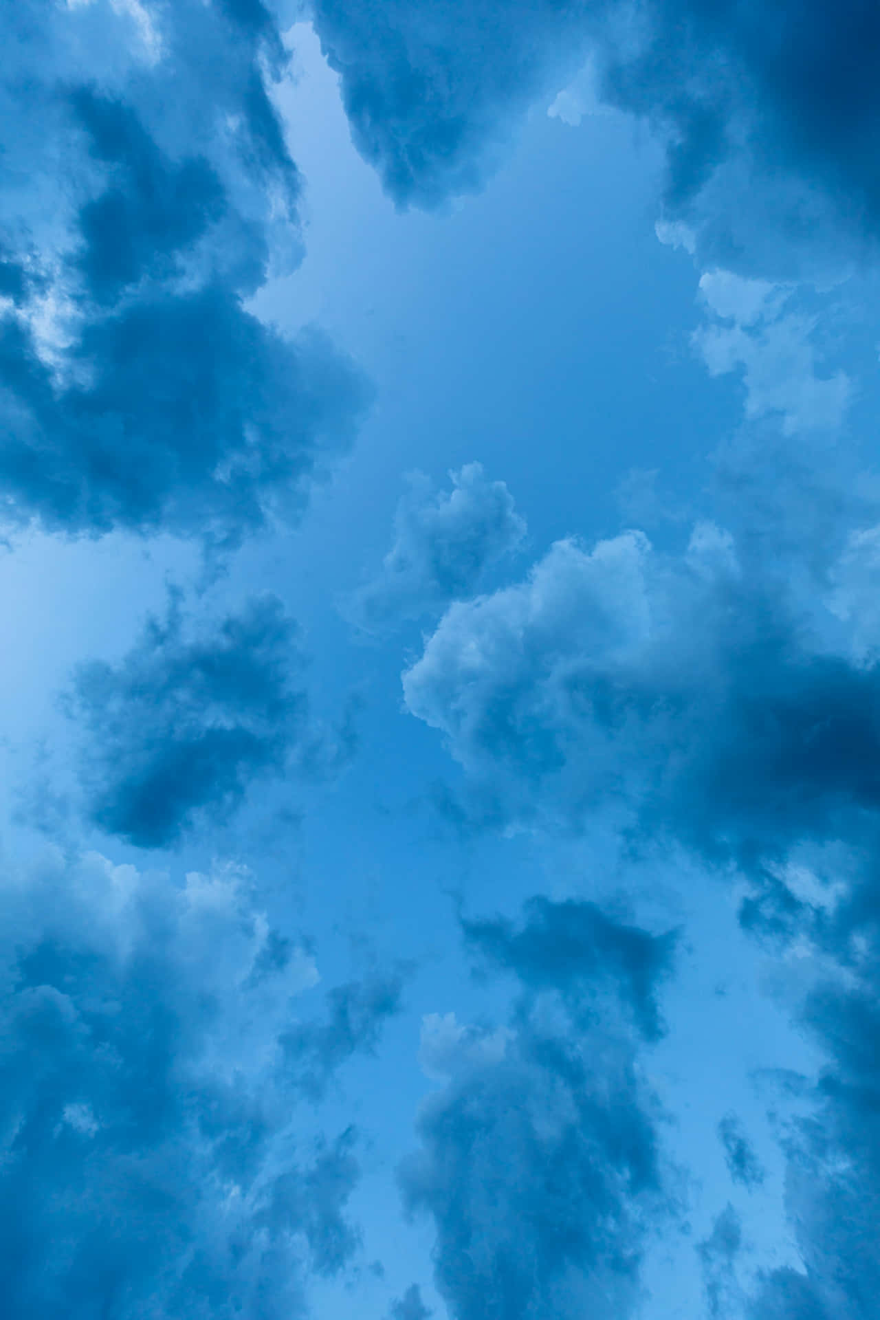 Calm And Clear Blue Sky Over The Ocean Background