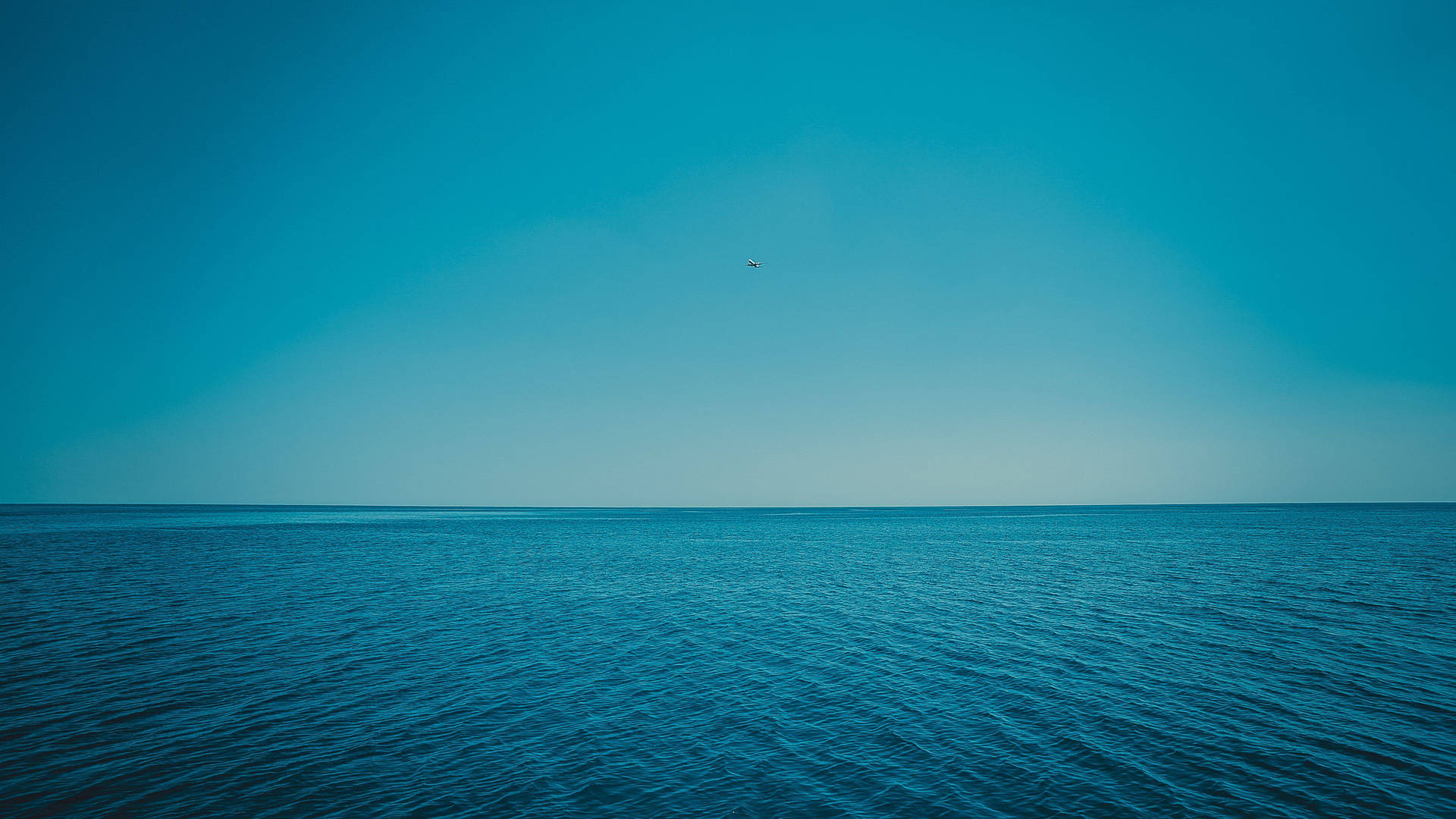 Calm Blue And Cool-looking Horizon Background