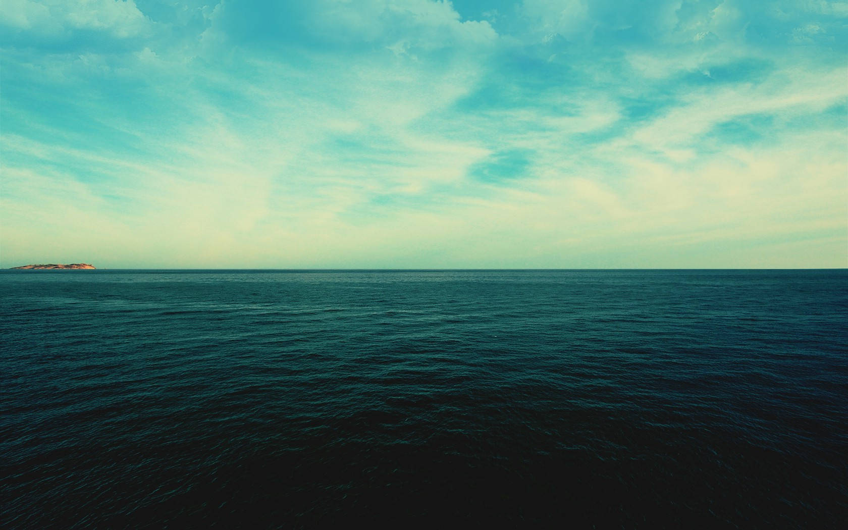 Calm Blue-green Sea Background Background