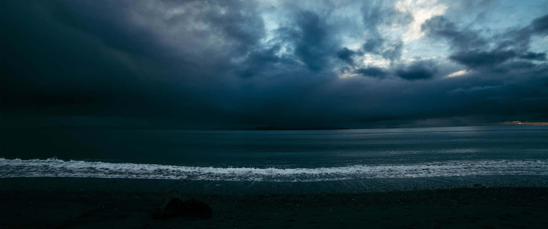 Calm But Cloudy Beach Oled Monitor Background