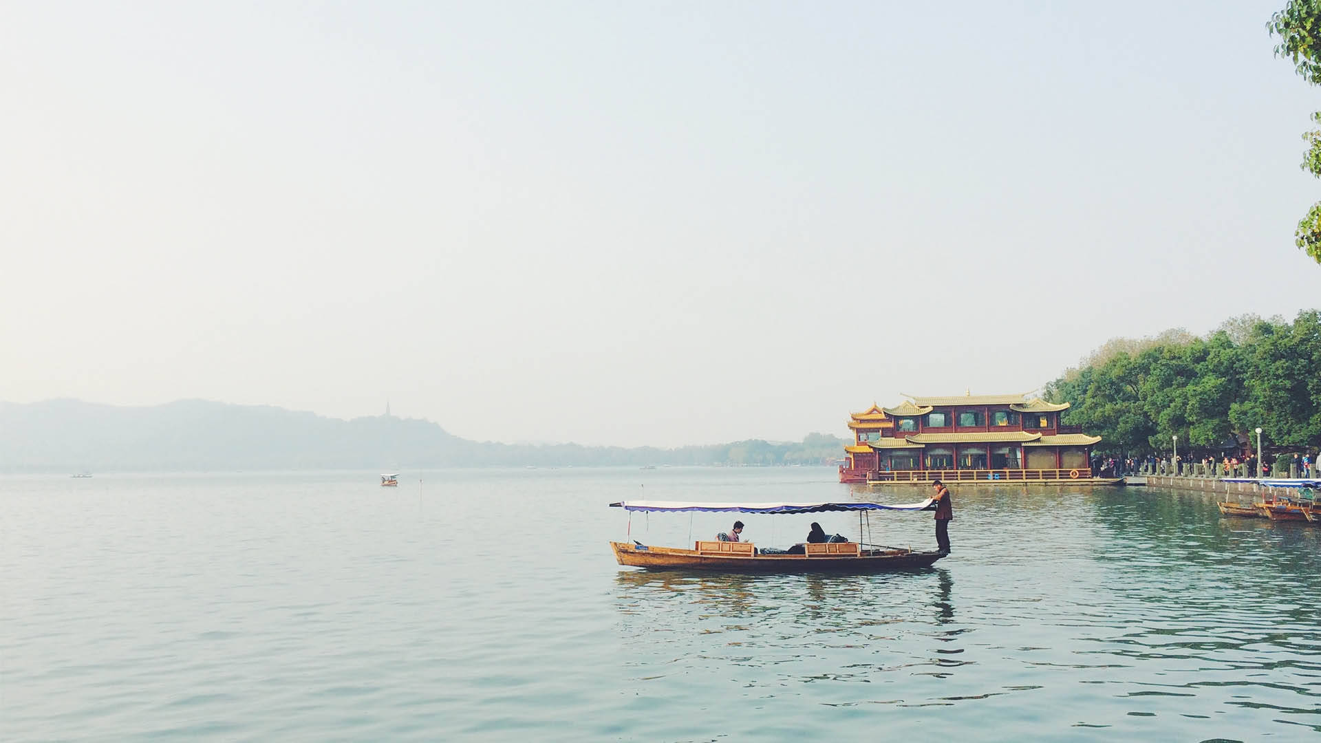 Calm Hangzhou Lake Area Background