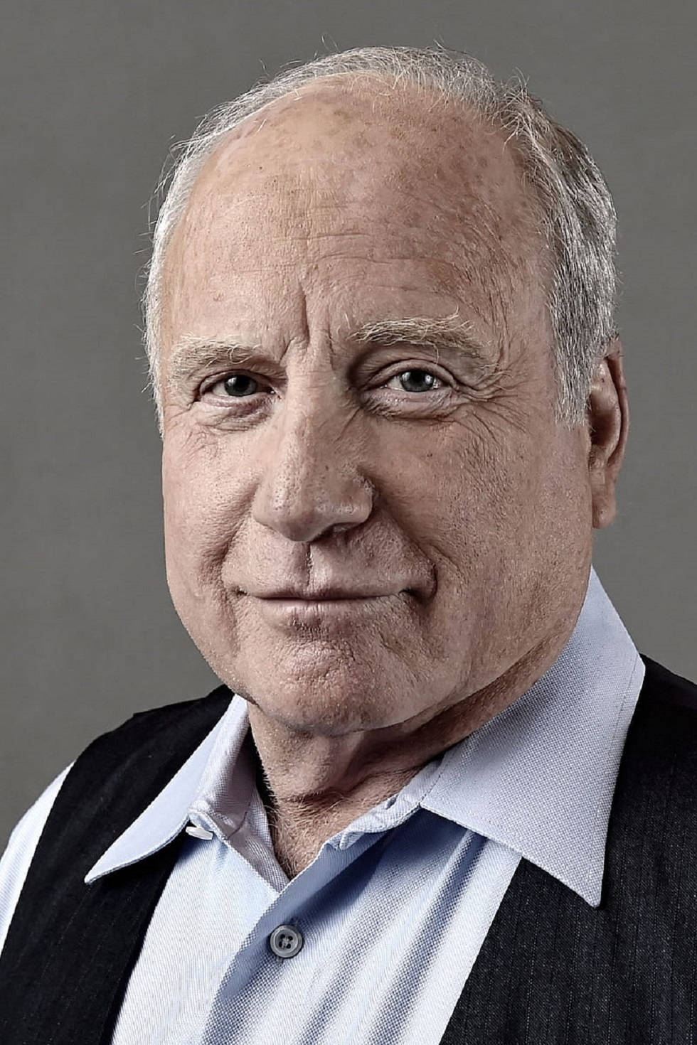 Calm Richard Dreyfuss Background