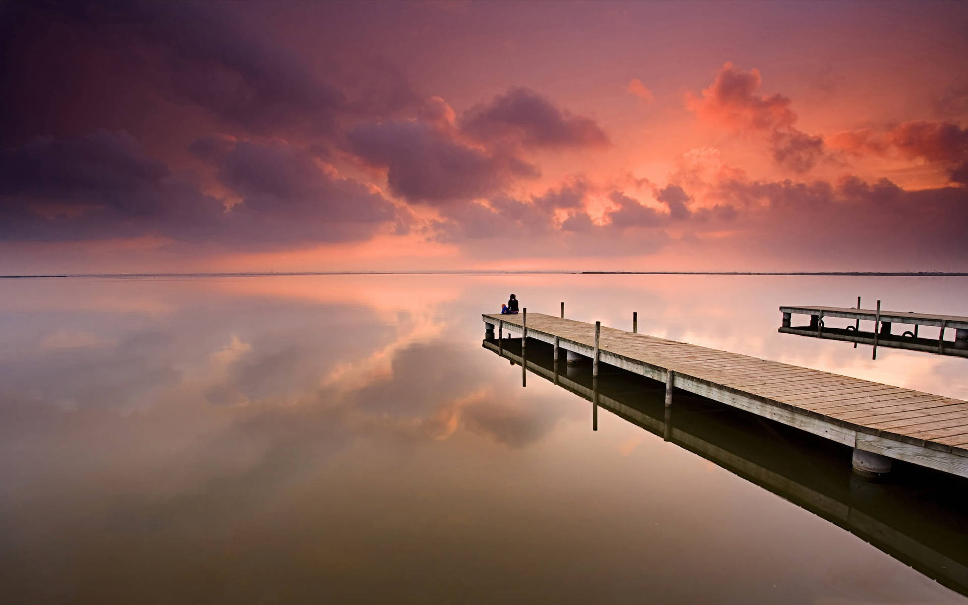 Calm Sea With Dock Hotmail Background