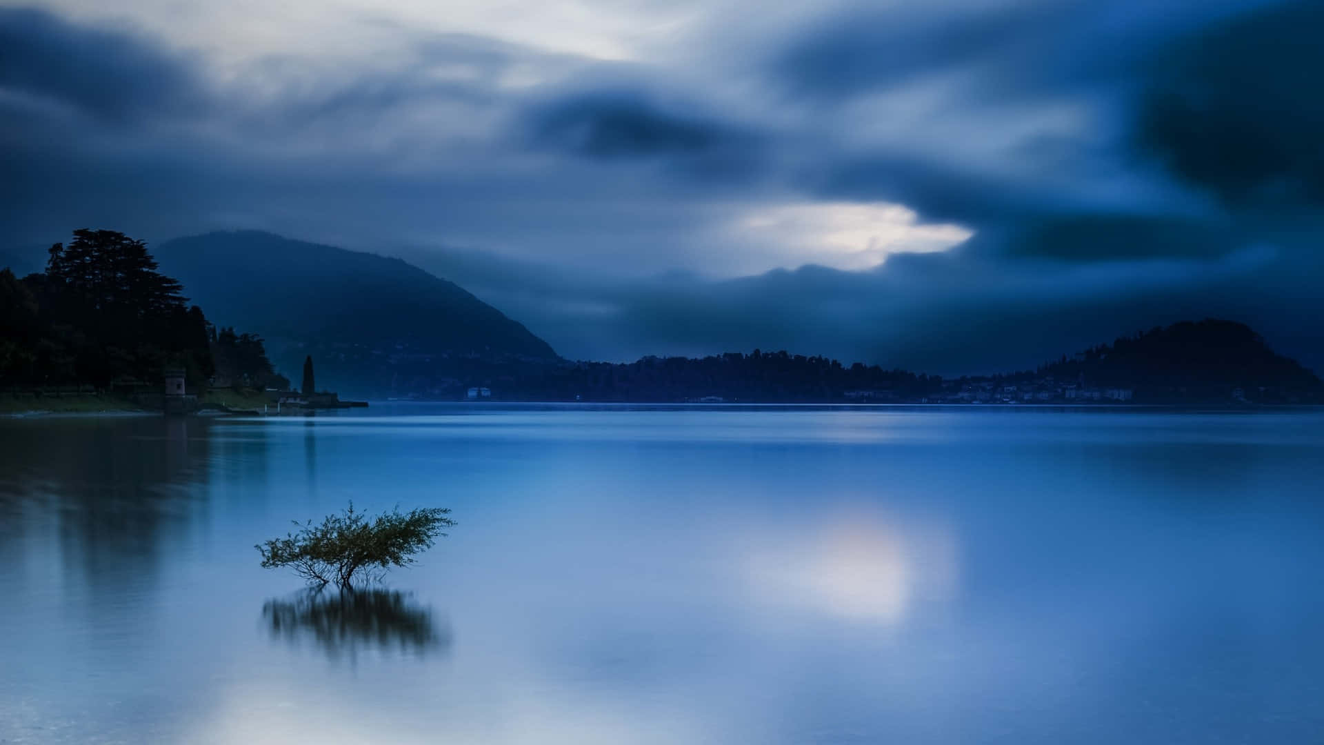 Calming Desktop Dark Cloudy Sky Background