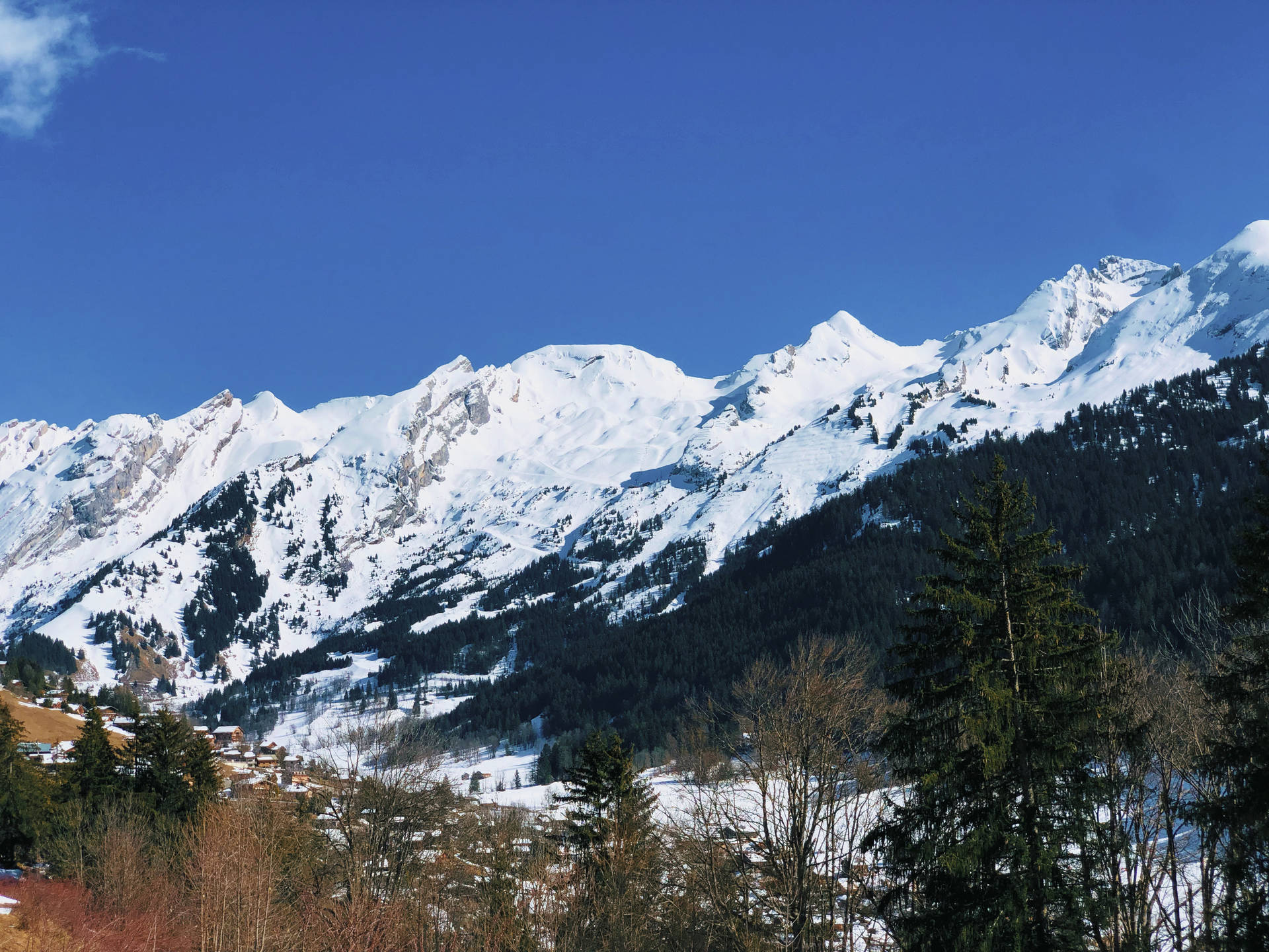 Calming Snowy Mountain Range Background