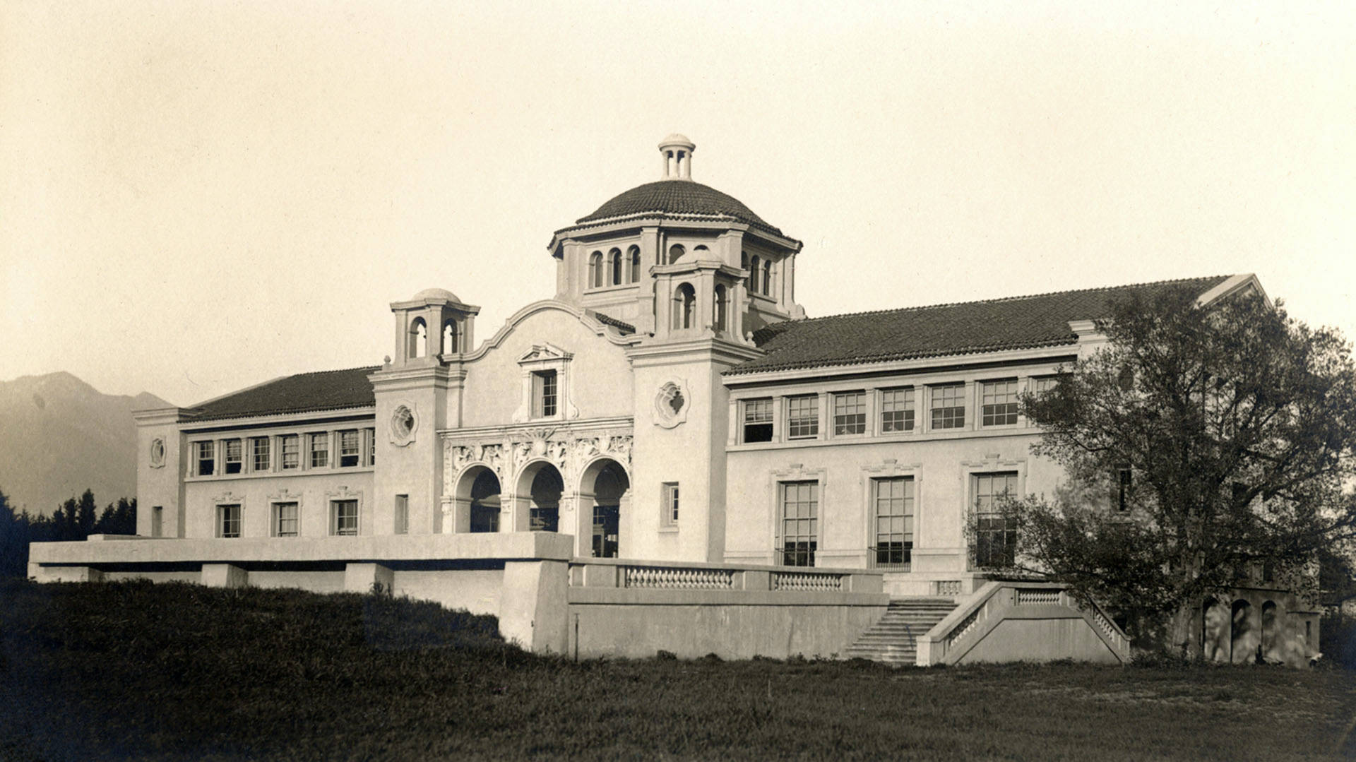 Caltech Throop Hall 1912