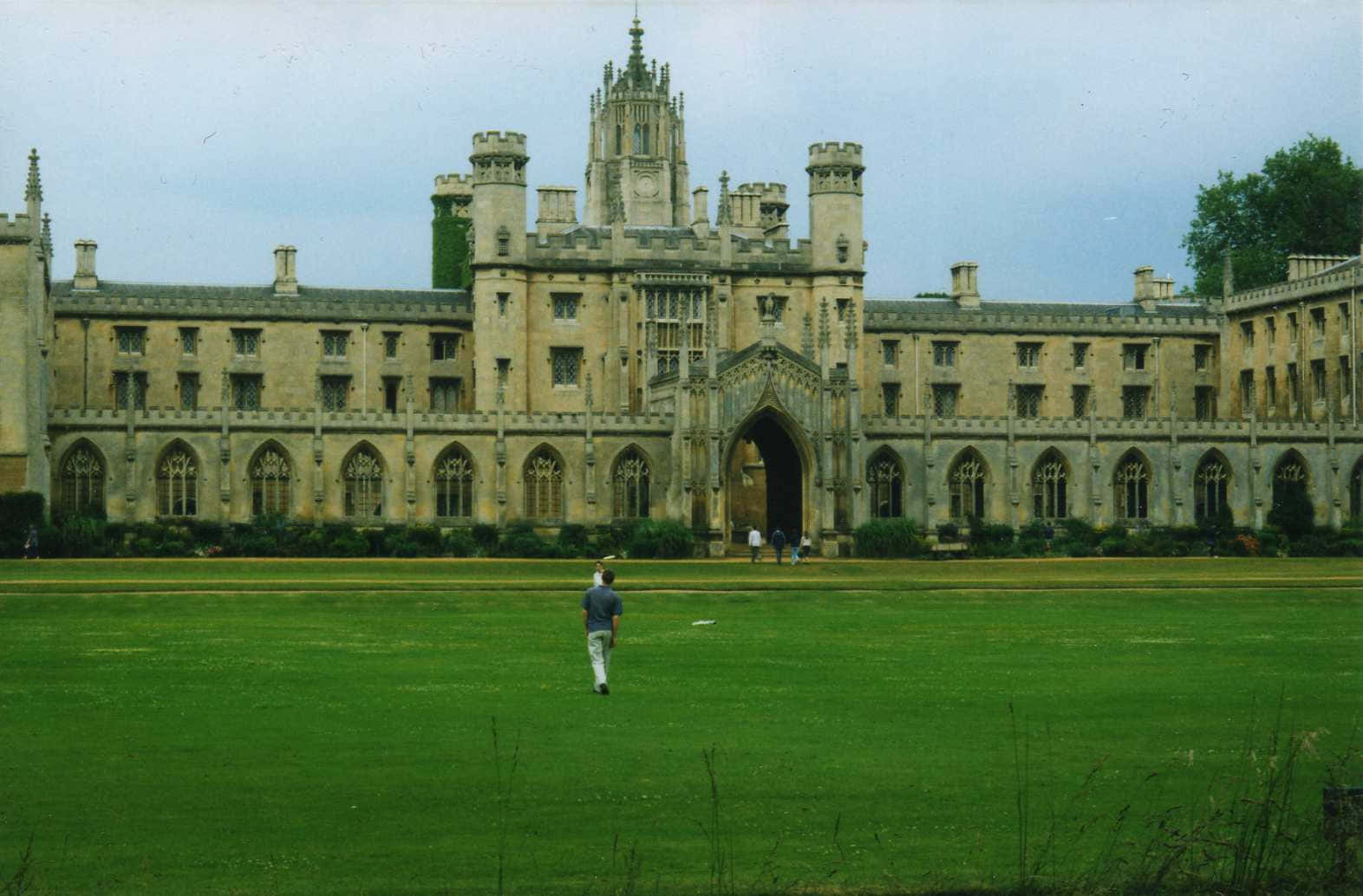 Cambridge University Green Grass Field Background