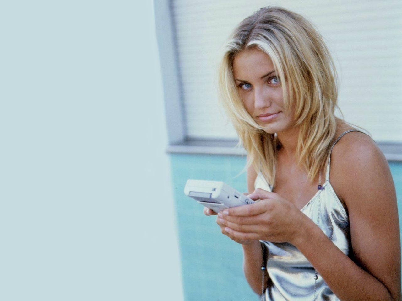 Cameron Diaz Engaged In A Call On A White Smartphone
