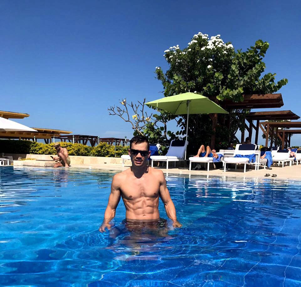 Camilo Villegas With His Abs