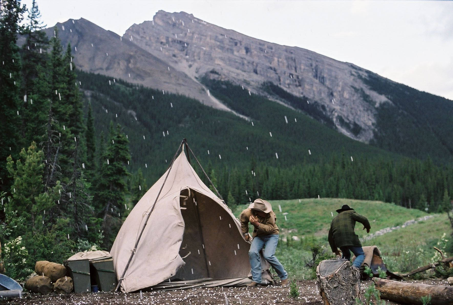 Camping Under The Stars In Brokeback Mountain Scene Background