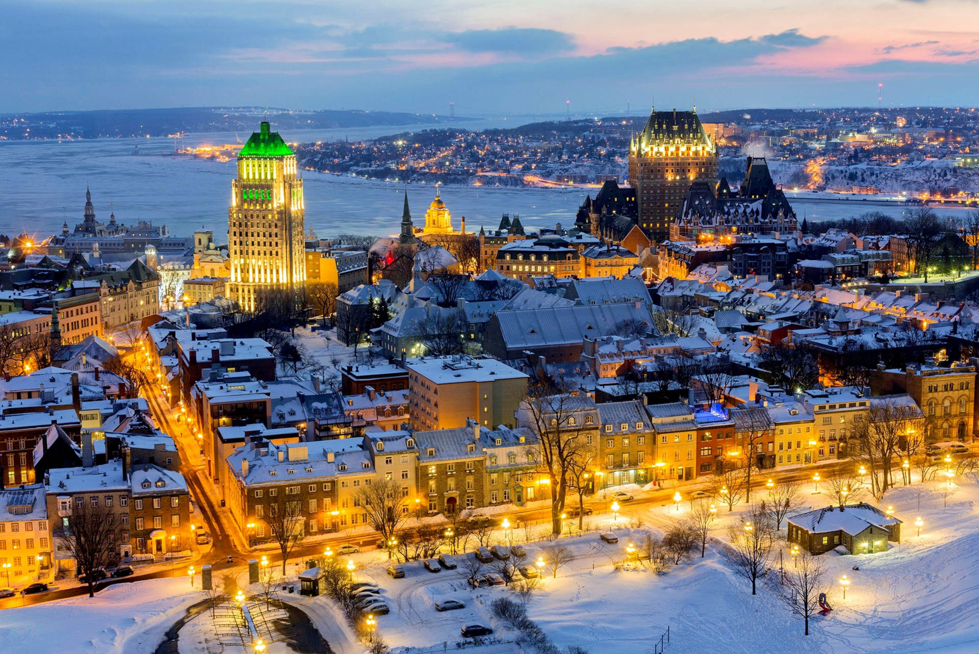 Canada Glowing Old Quebec Background