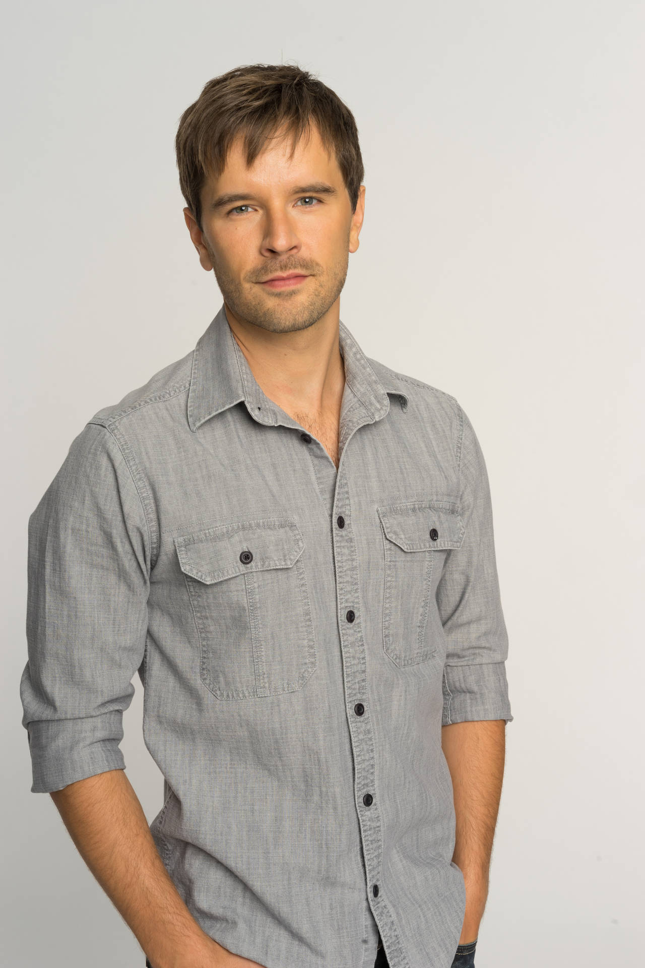 Canadian Actor Graham Wardle Posing For A Photo Shoot Background