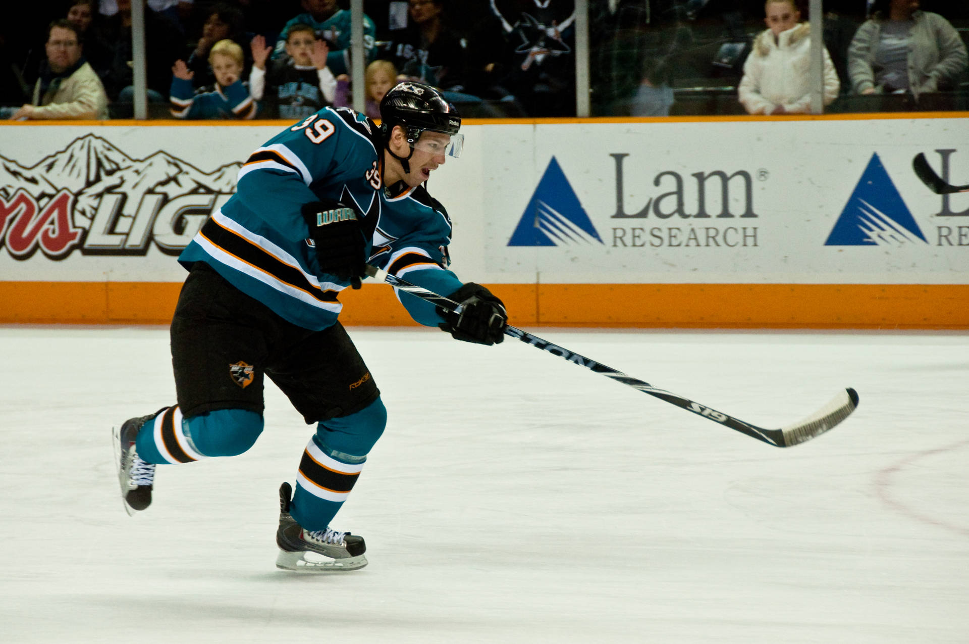 Canadian Ice Hockey Center Logan Couture San Jose Sharks Background