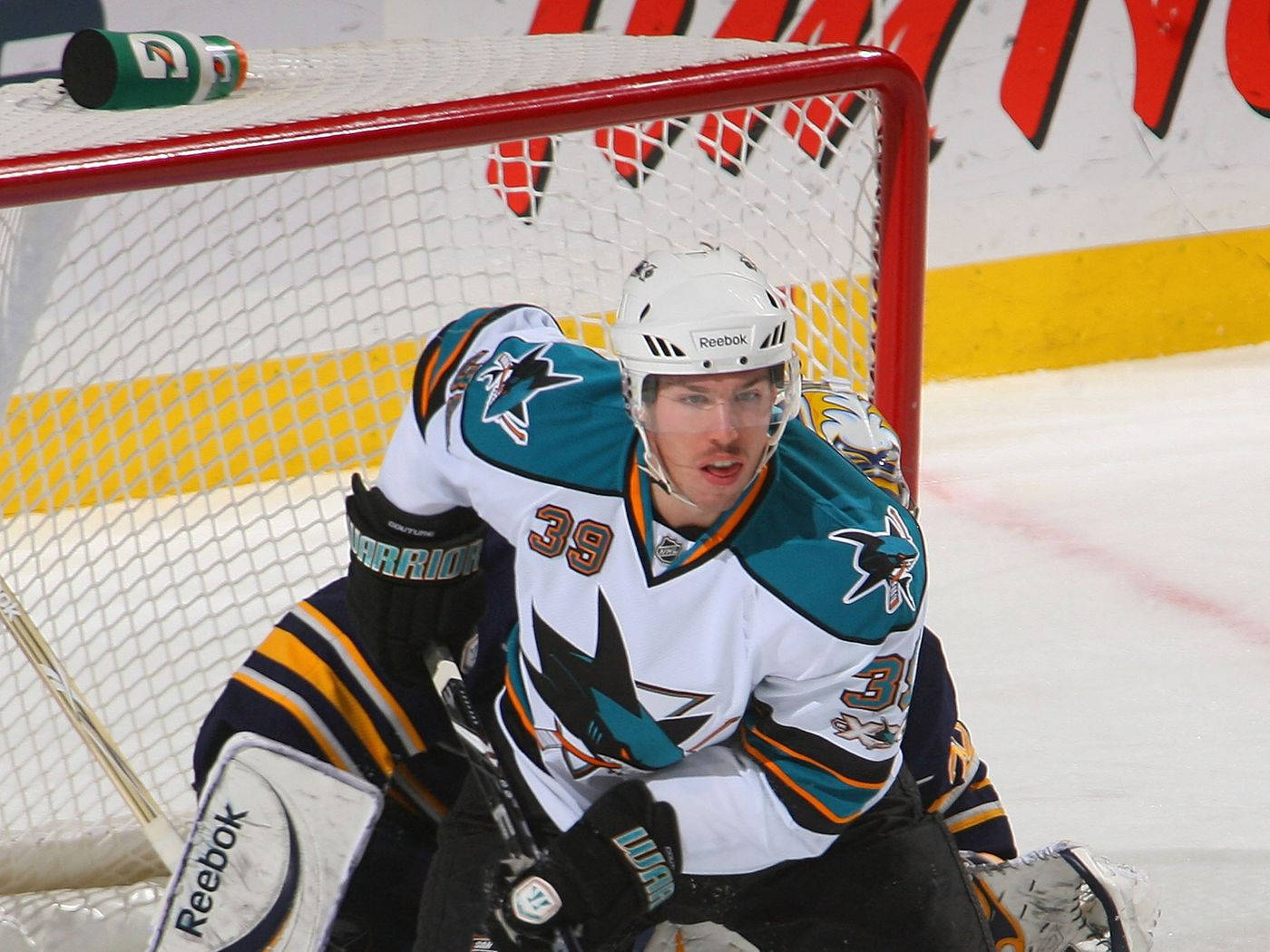 Canadian Professional Ice Hockey Center Logan Couture Goal Background