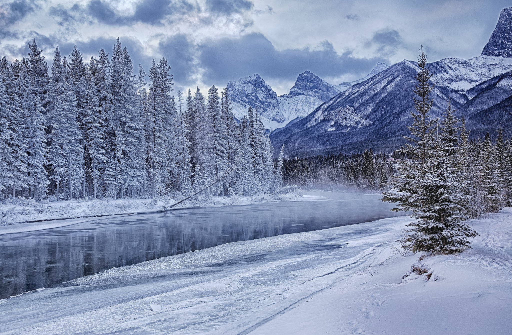 Canadian Rockies Winter Scenery Background