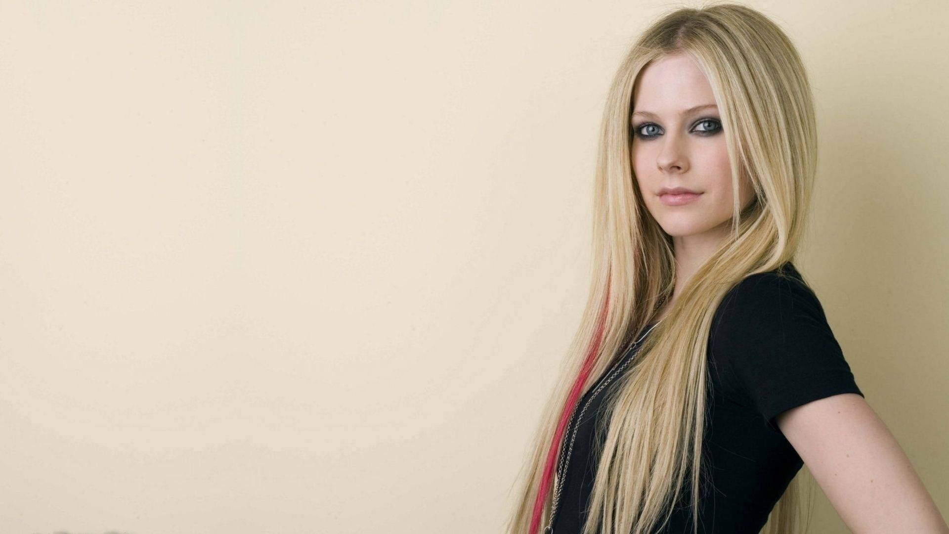 Canadian Singer Avril Lavigne Background