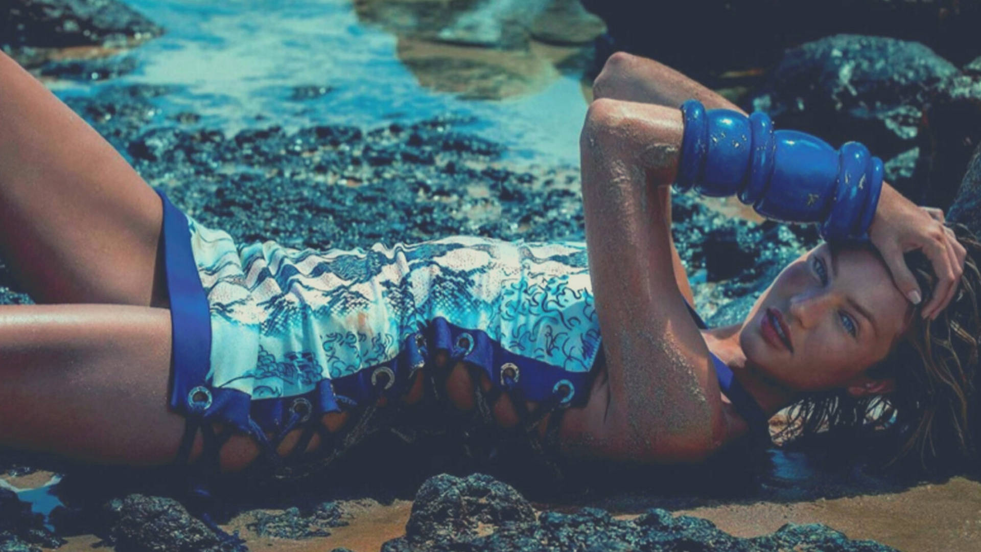 Candice Swanepoel Osmoze Jeans Campaign Background