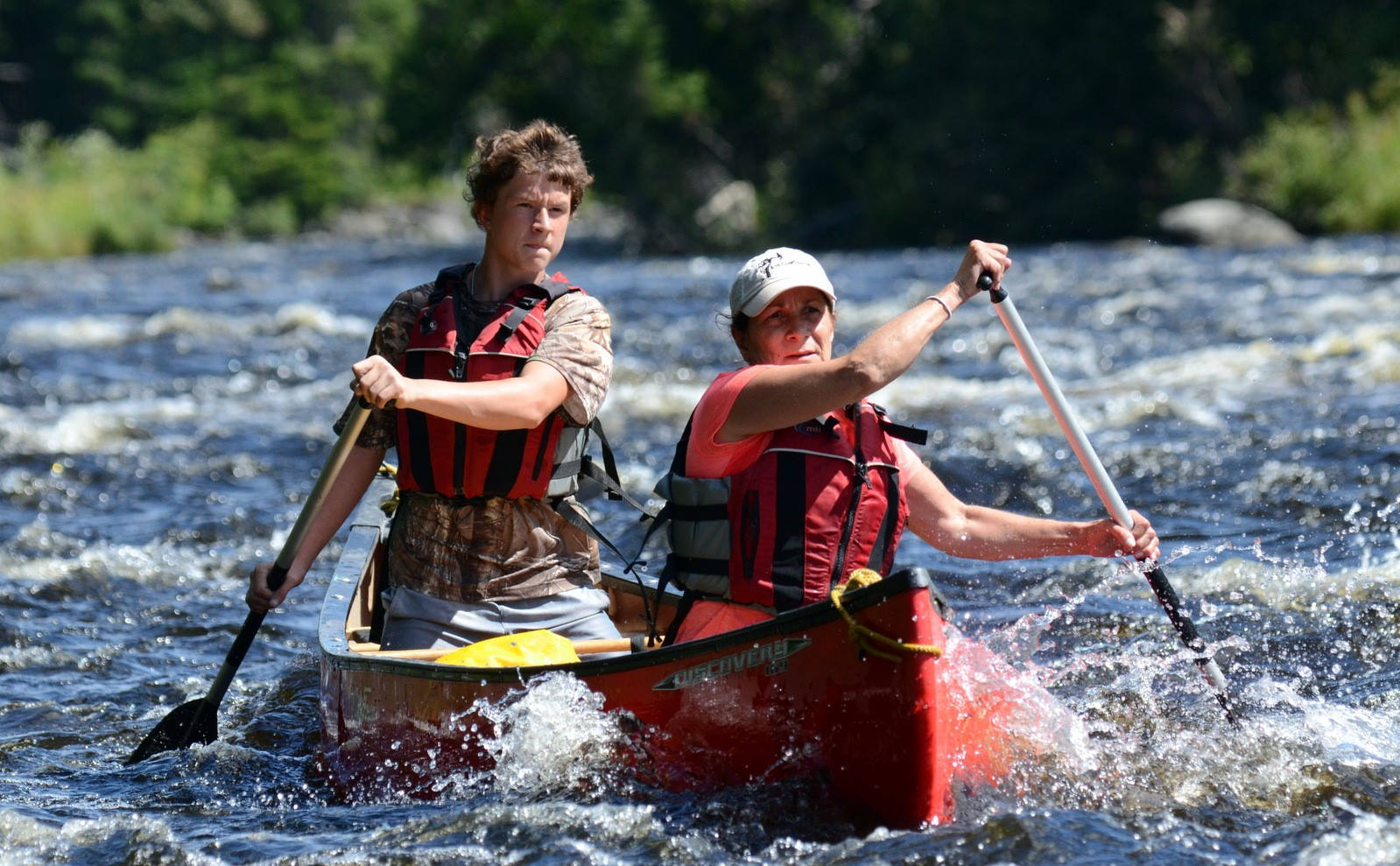 Canoeing In Strong Waves Background