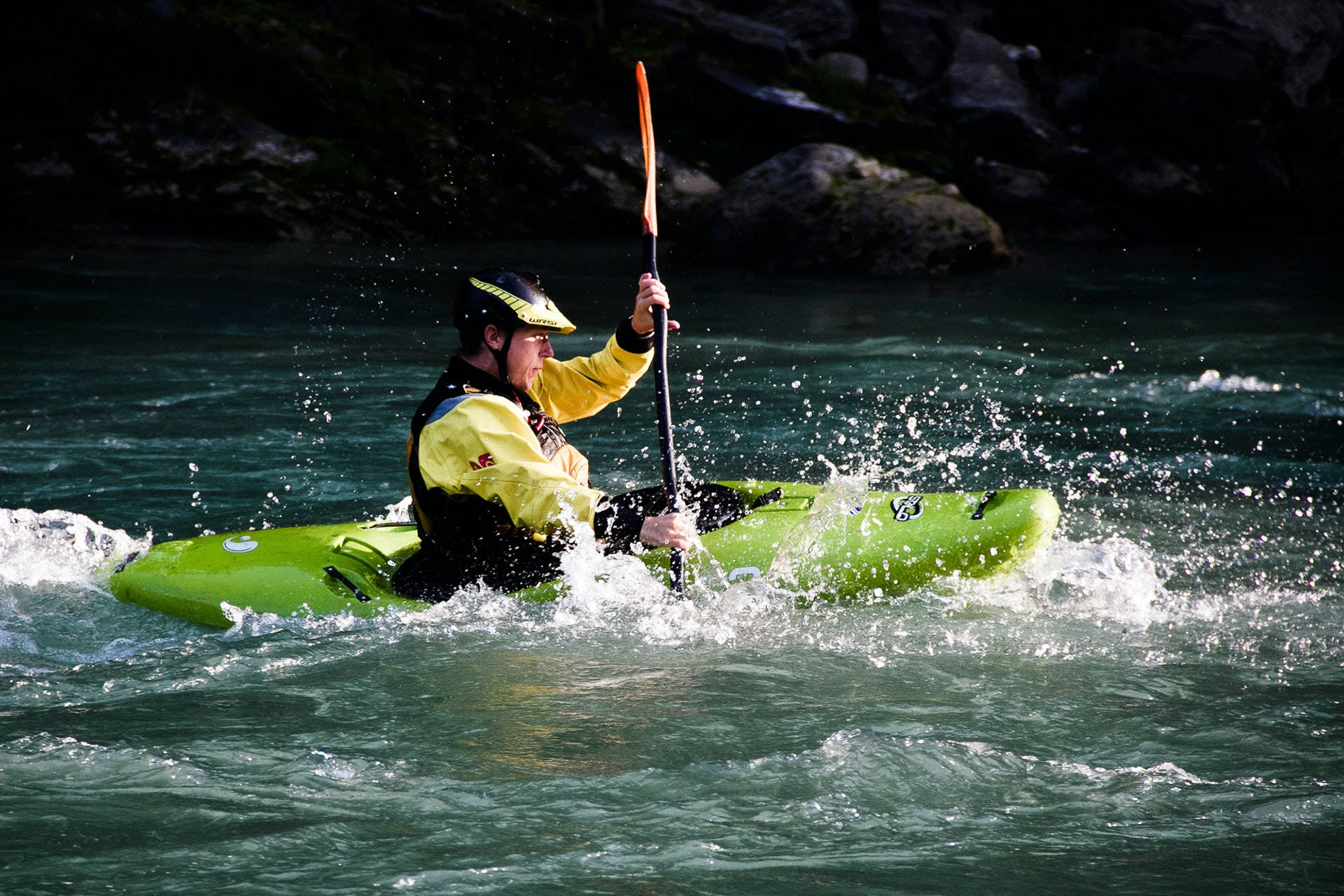 Canoeing In Waves Background