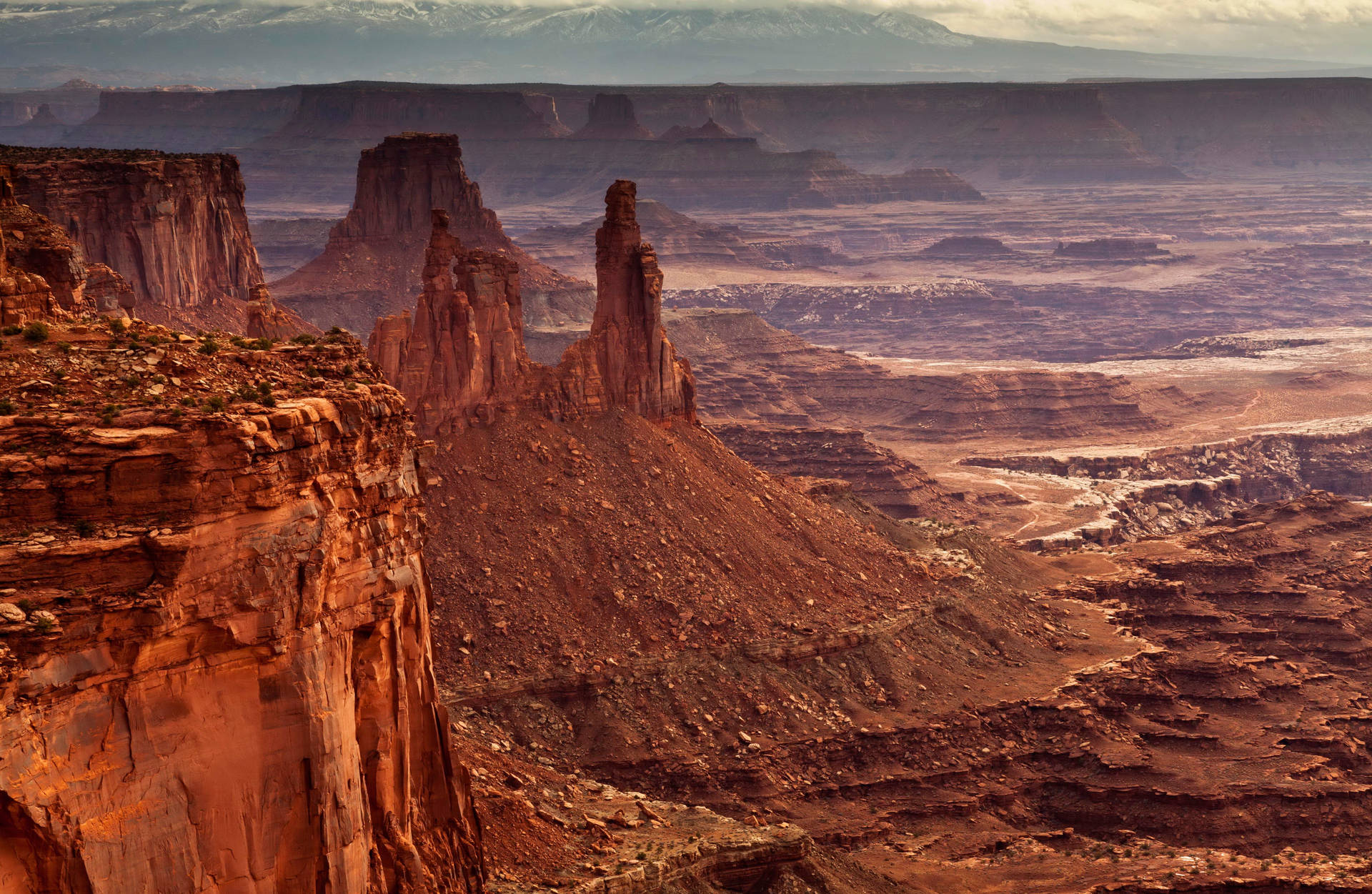 Canyonlands National Park Large Rock Formations Background