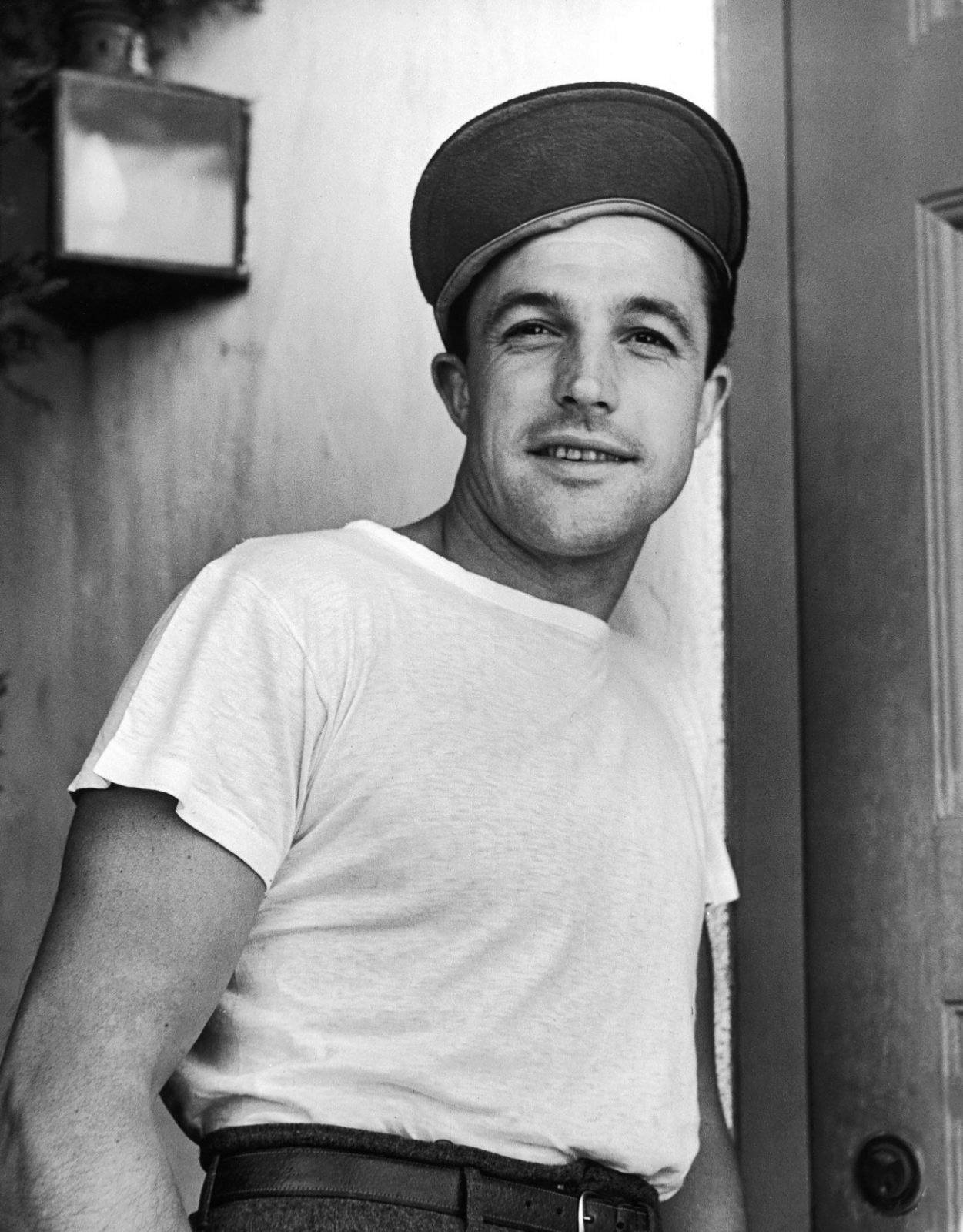 Cap Gene Kelly Background