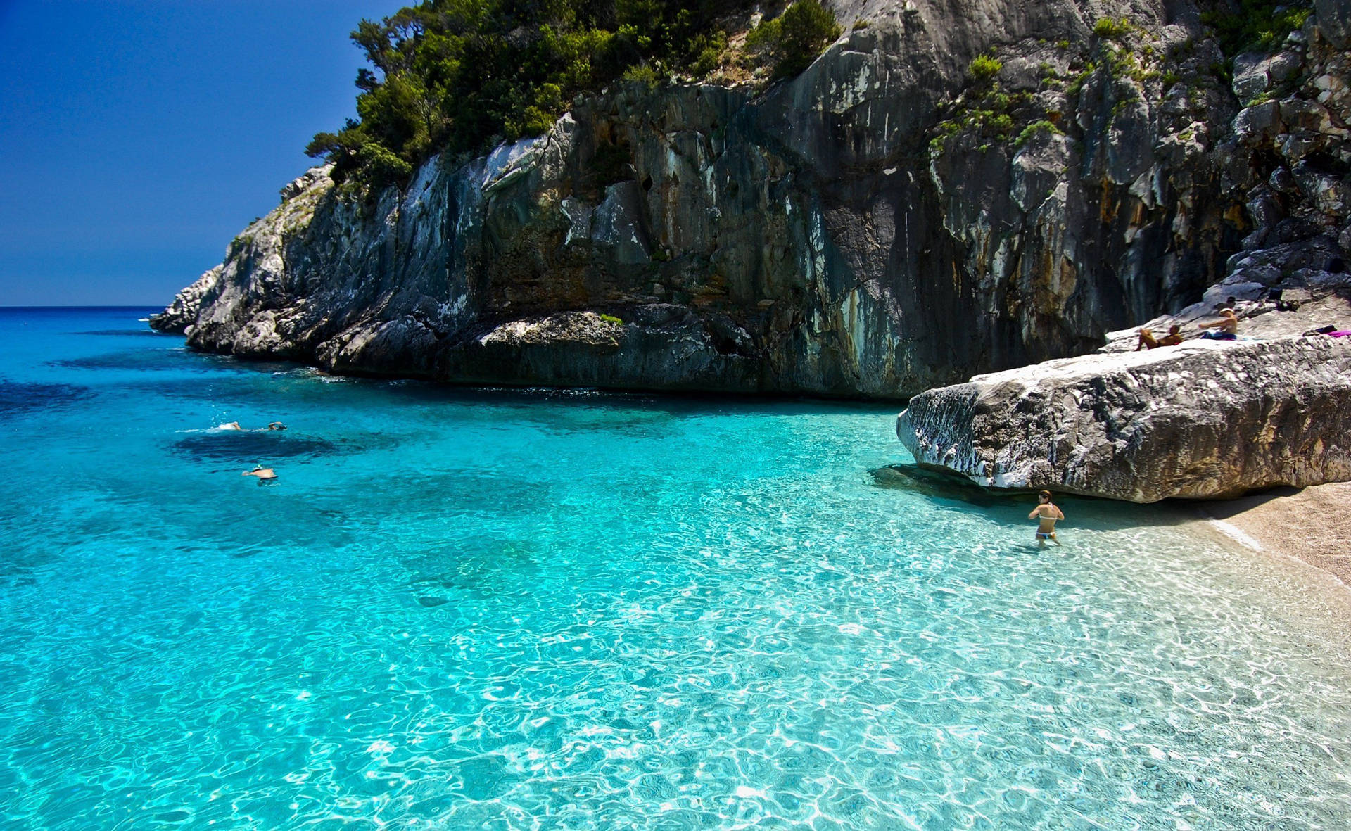 Capri Italy Crystal-clear Ocean Water Background