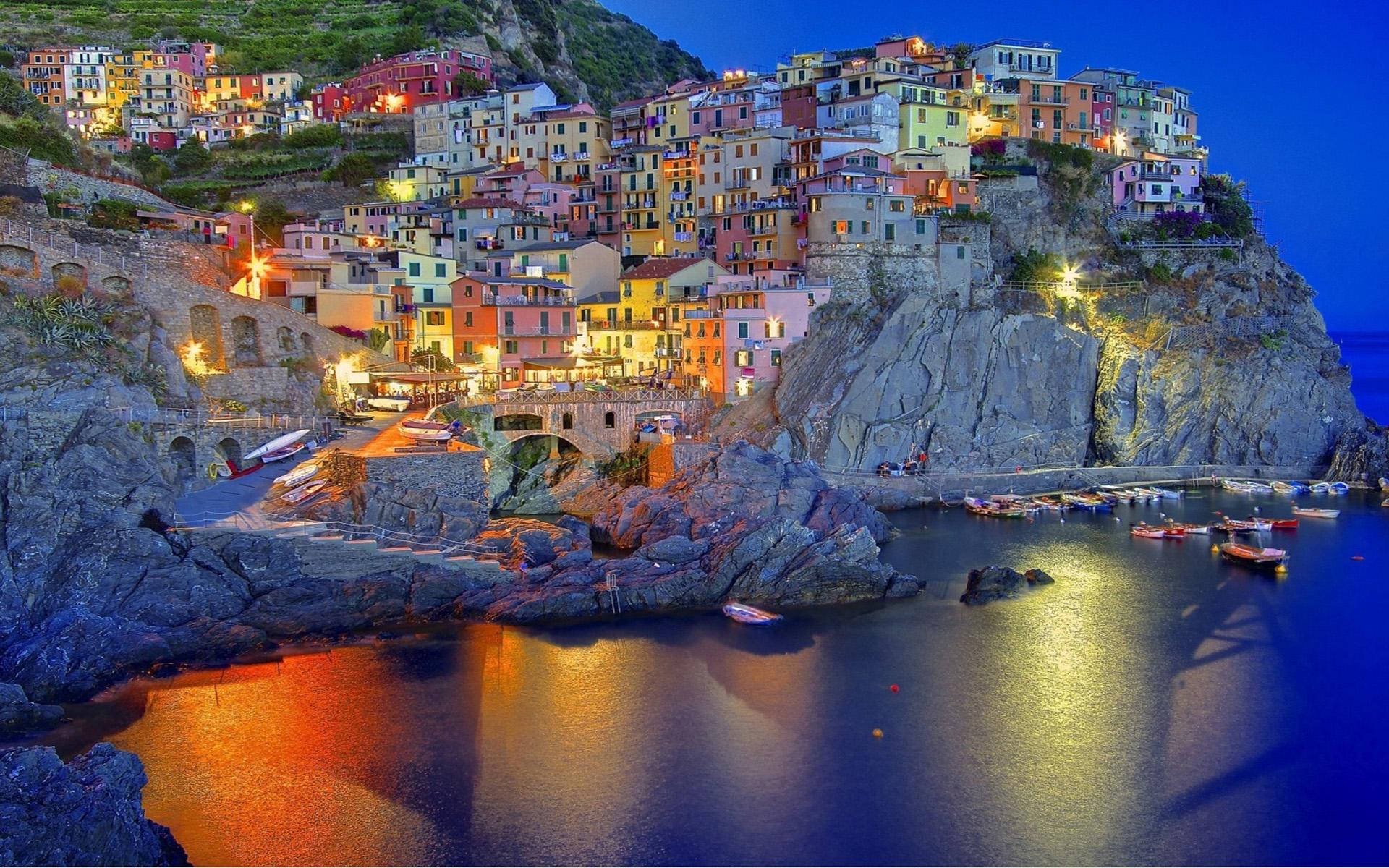 Capri Italy Village By The Sea Background