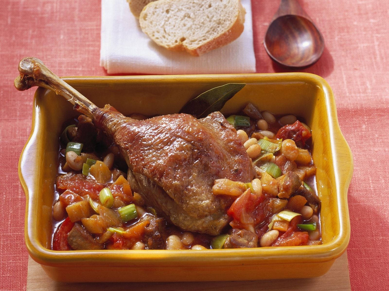 Caption: A Traditional Goose Cassoulet Served Exquisitely Background