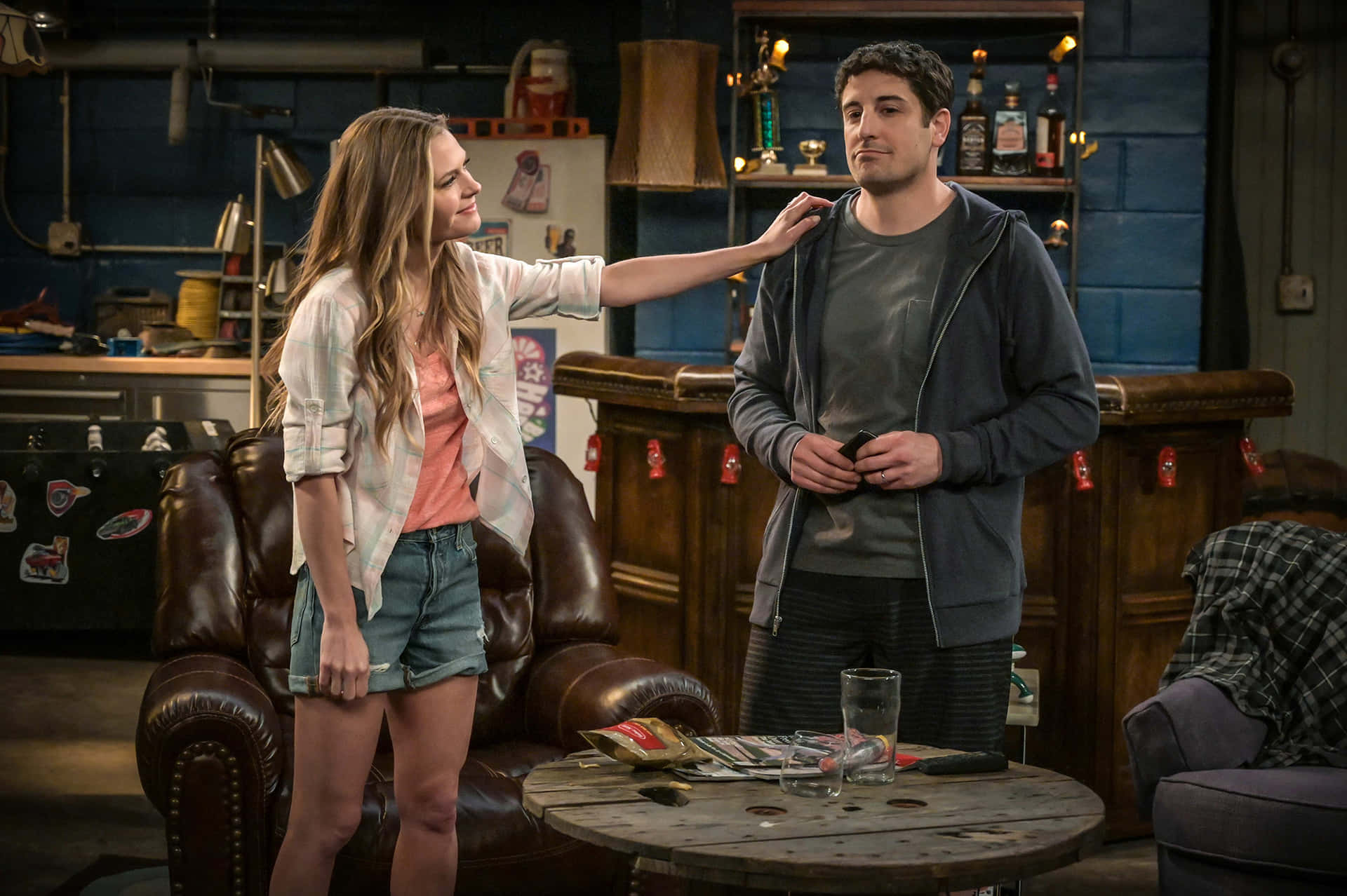 Caption: American Actor Jason Biggs - A Moment In Spotlight Background