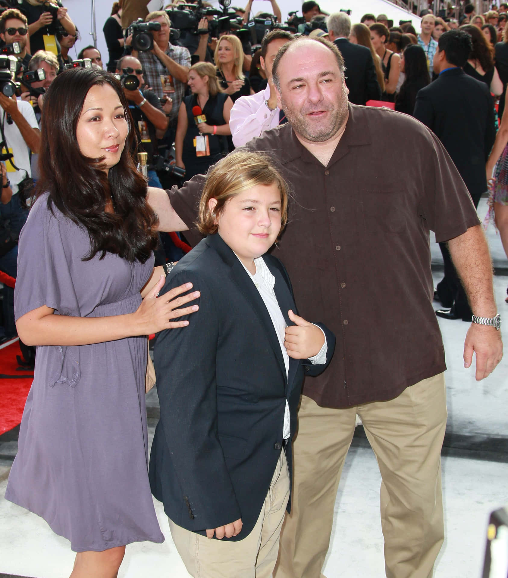 Caption: An Intimate Portrait Of James Gandolfini Background