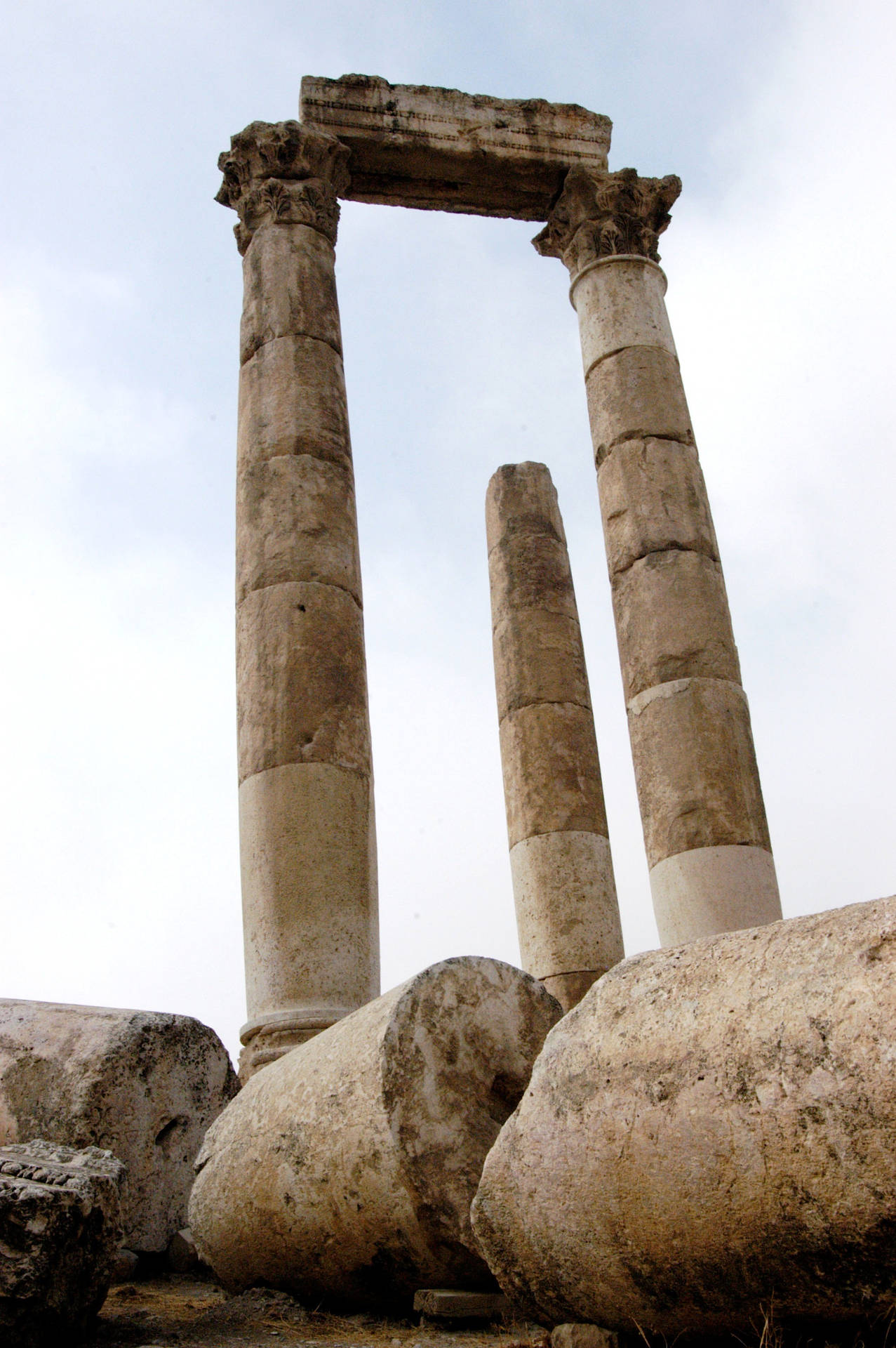 Caption: Ancient Roman Columns In Jordan Background