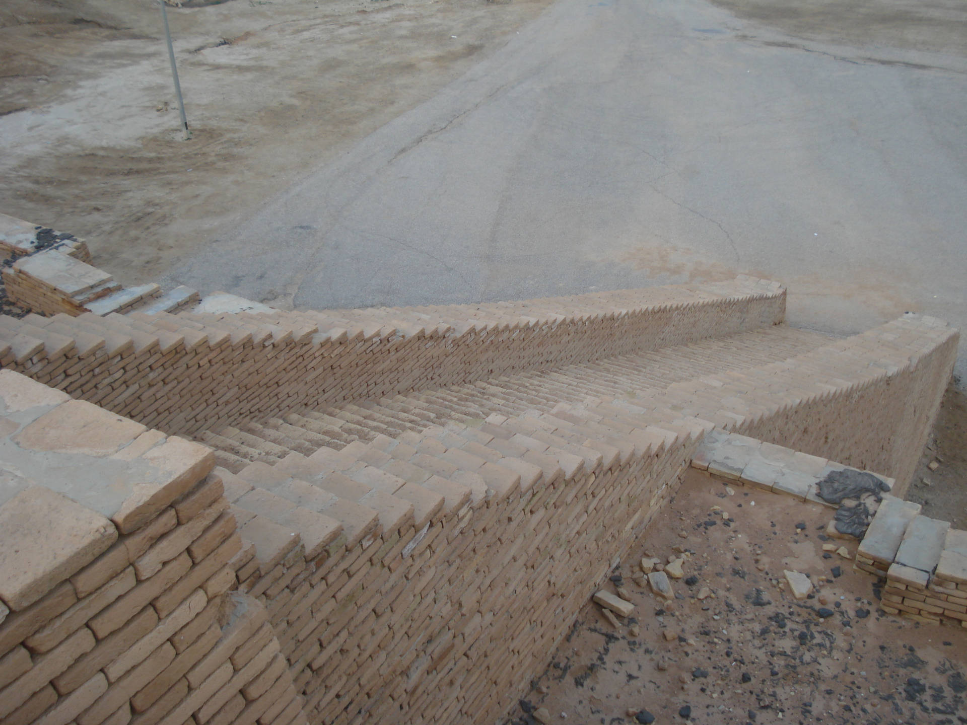 Caption: Ancient Staircase At The Royal Tombs Of Ur Background