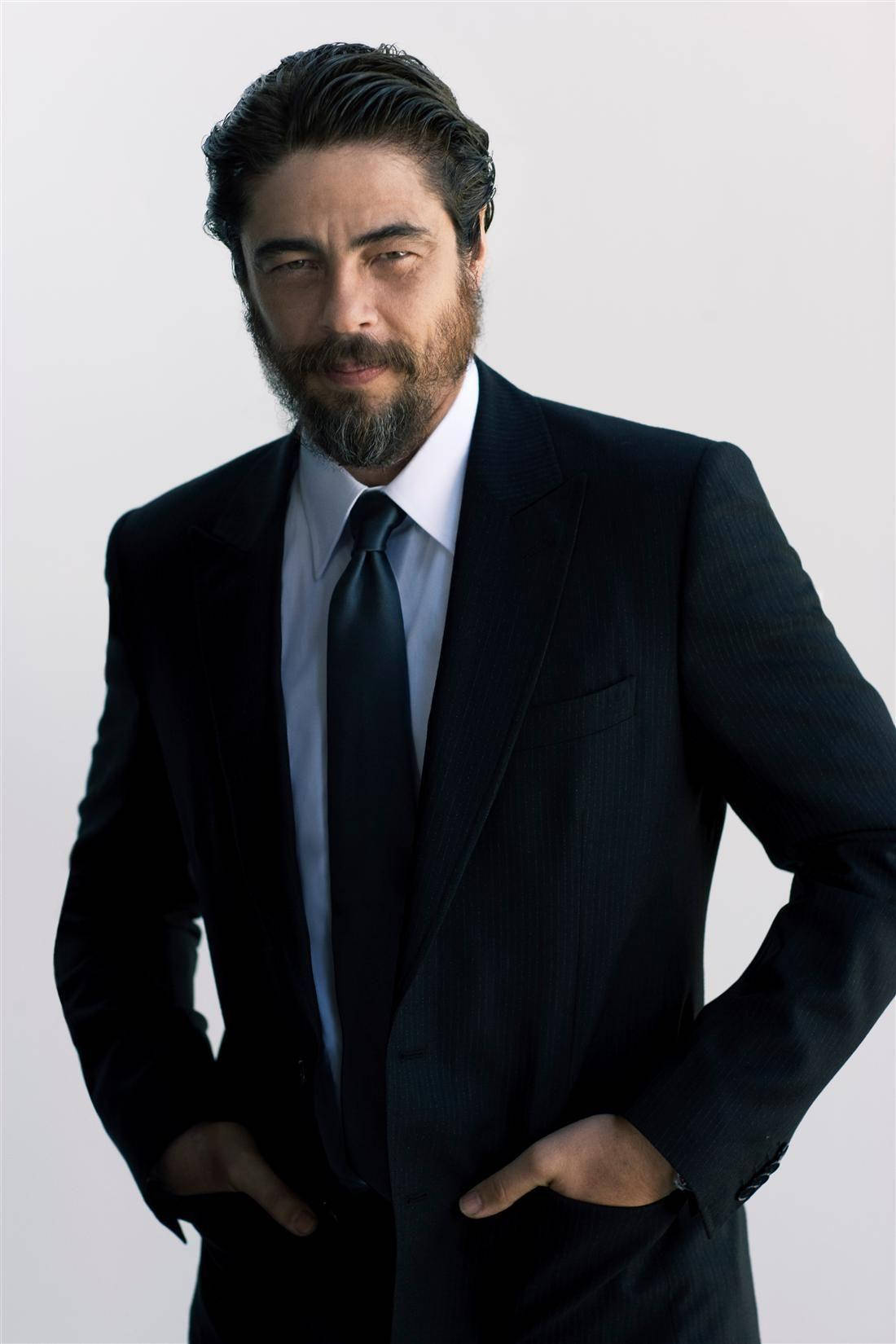 Caption: Benicio Del Toro On The Cover Of Esquire Magazine, October 2007 Issue Background