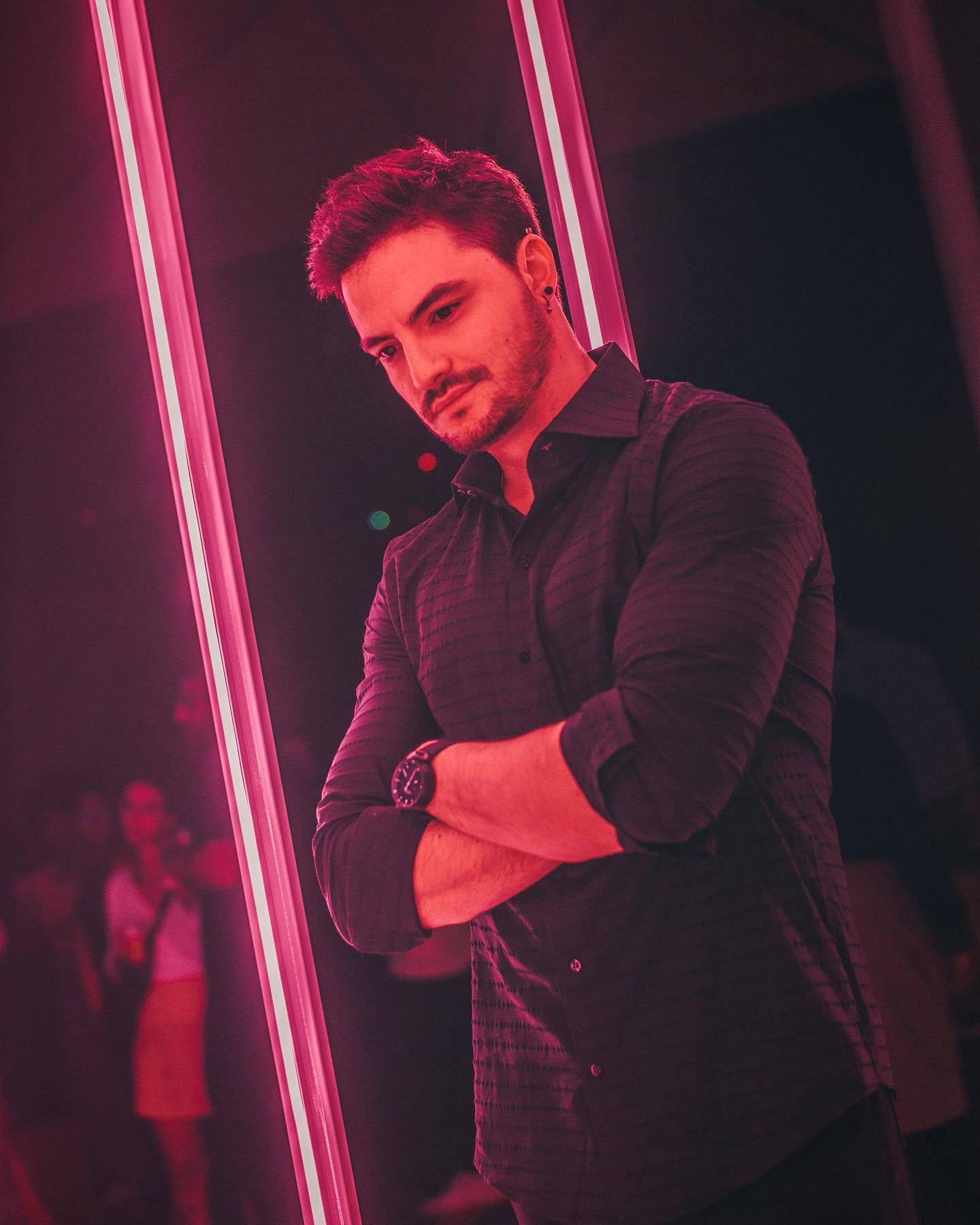 Caption: Brazilian Youtube Star Felipe Neto Under Neon Lights