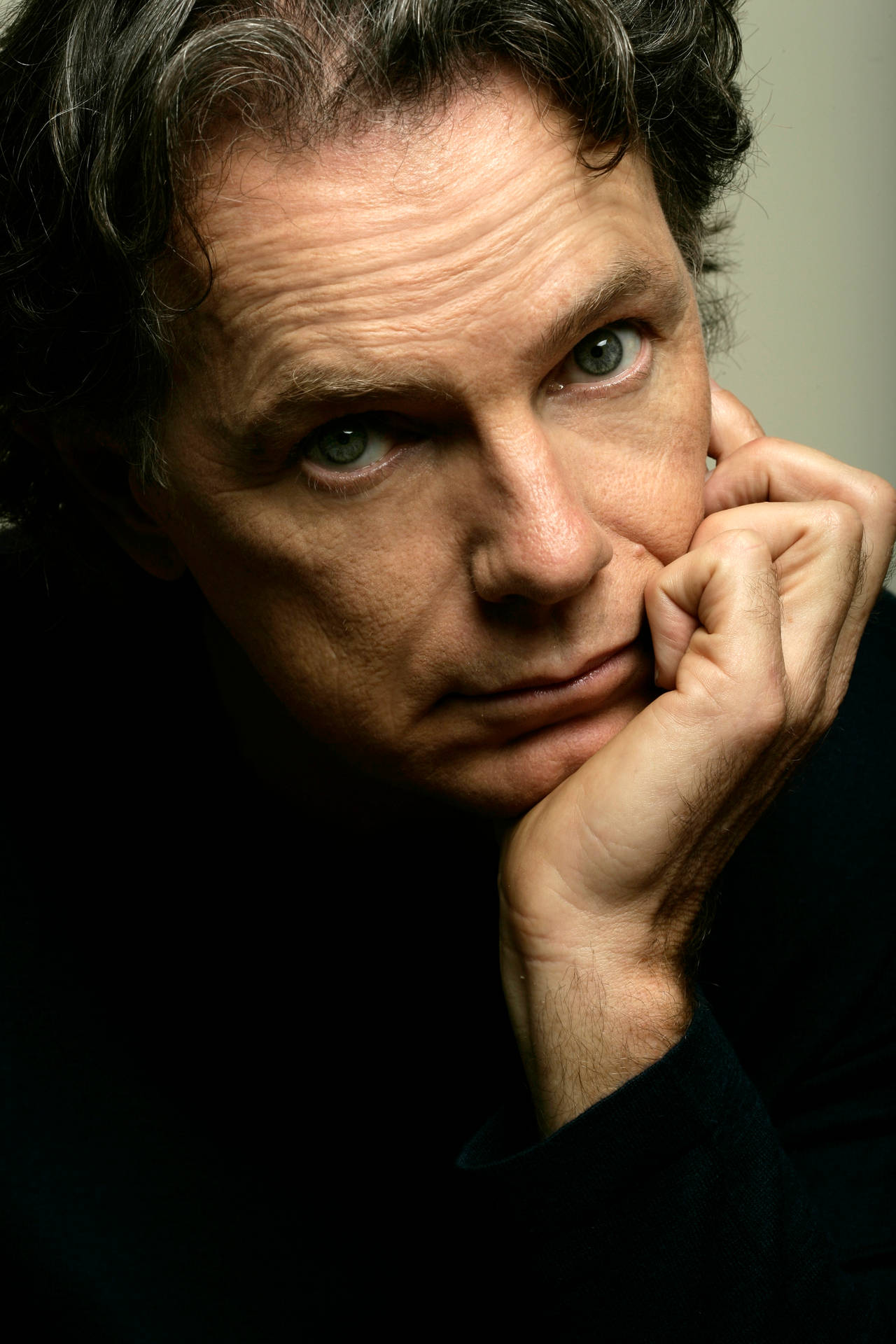 Caption: Canadian Producer Bruce Greenwood Posing For A Portrait Background