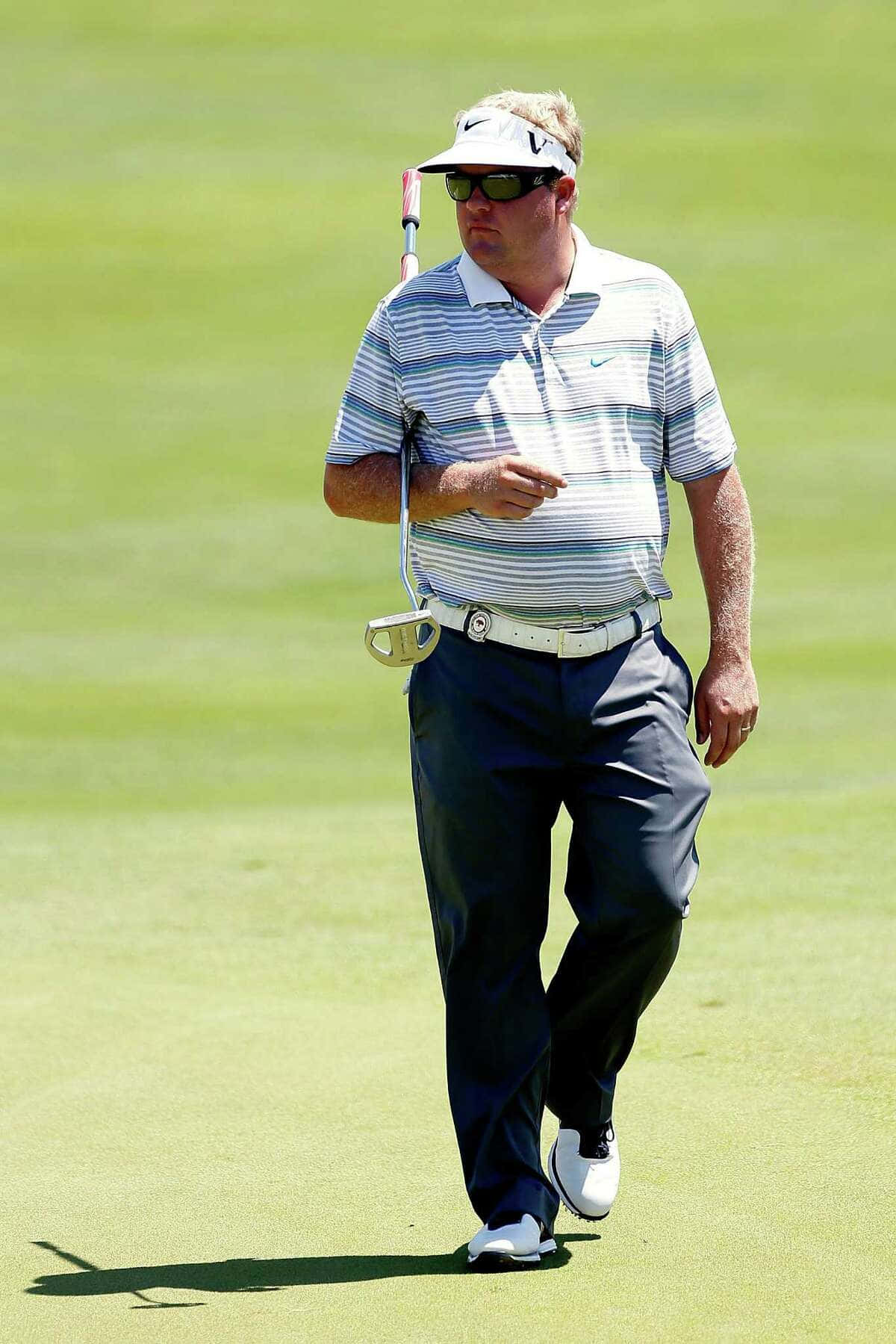 Caption: Carl Pettersson Swinging For Success Background