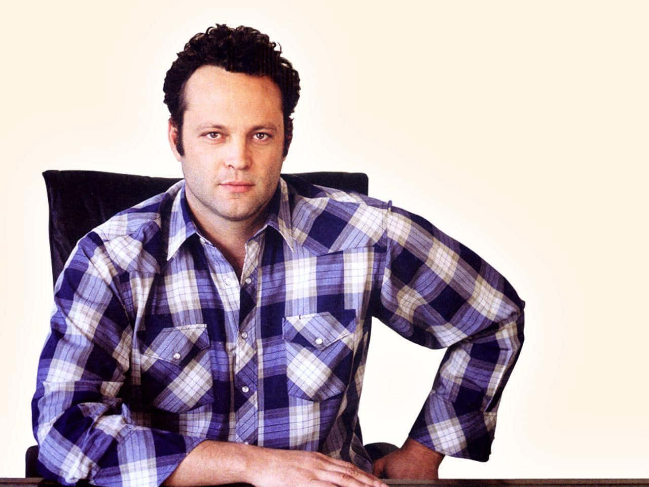 Caption: Celebrated Actor Vince Vaughn Background