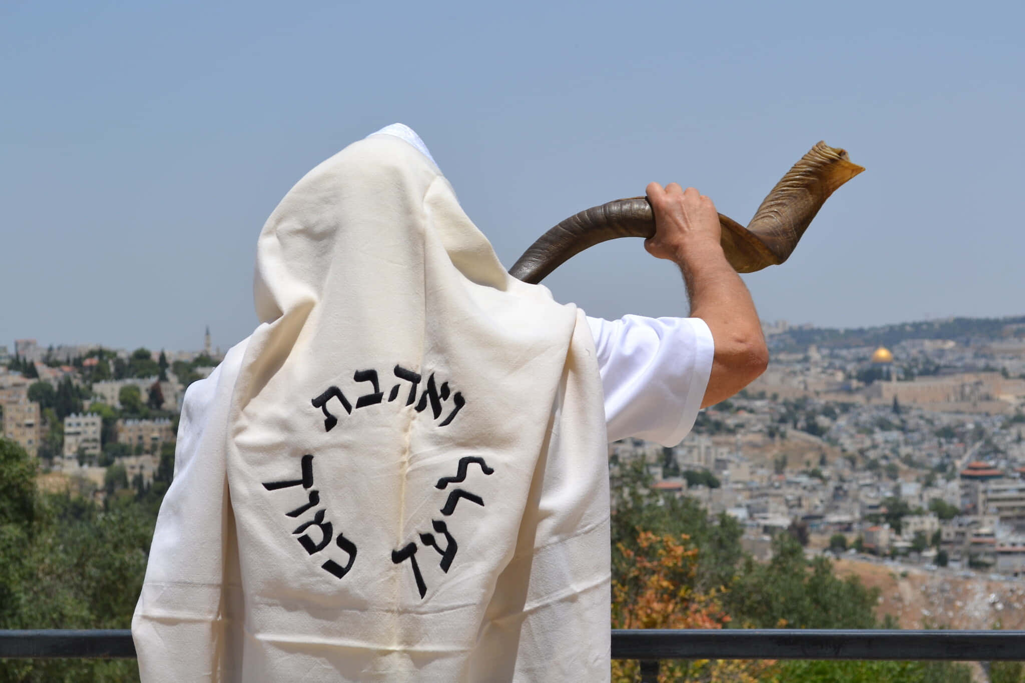 Caption: Celebrating Rosh Hashanah - Traditional Jewish New Year Background