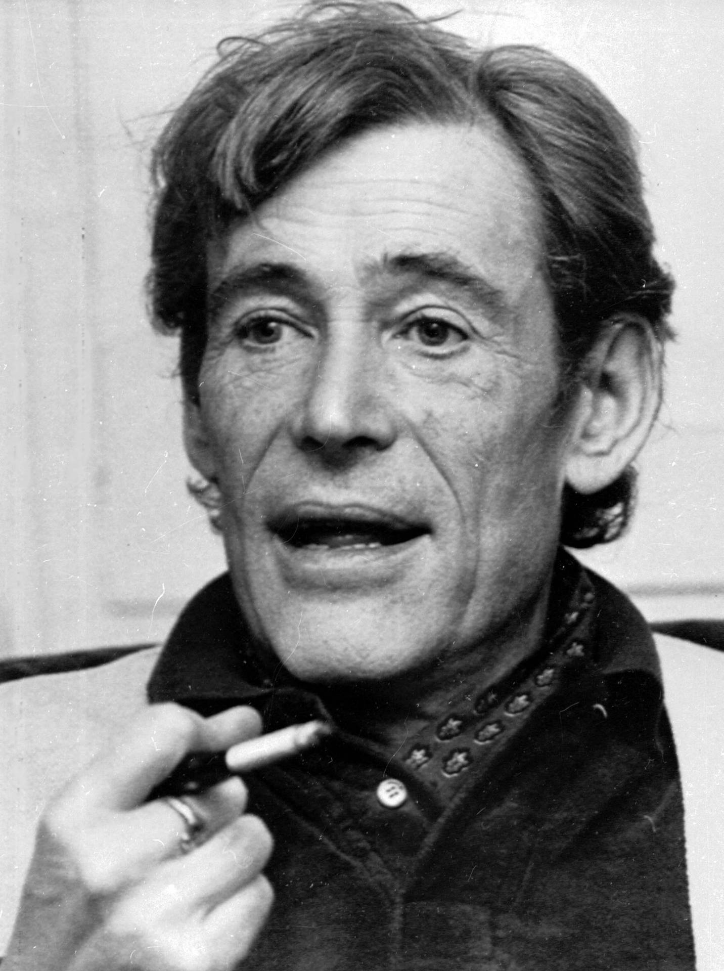 Caption: Classic Candid - Iconic British Actor Peter O'toole In Mid-interview