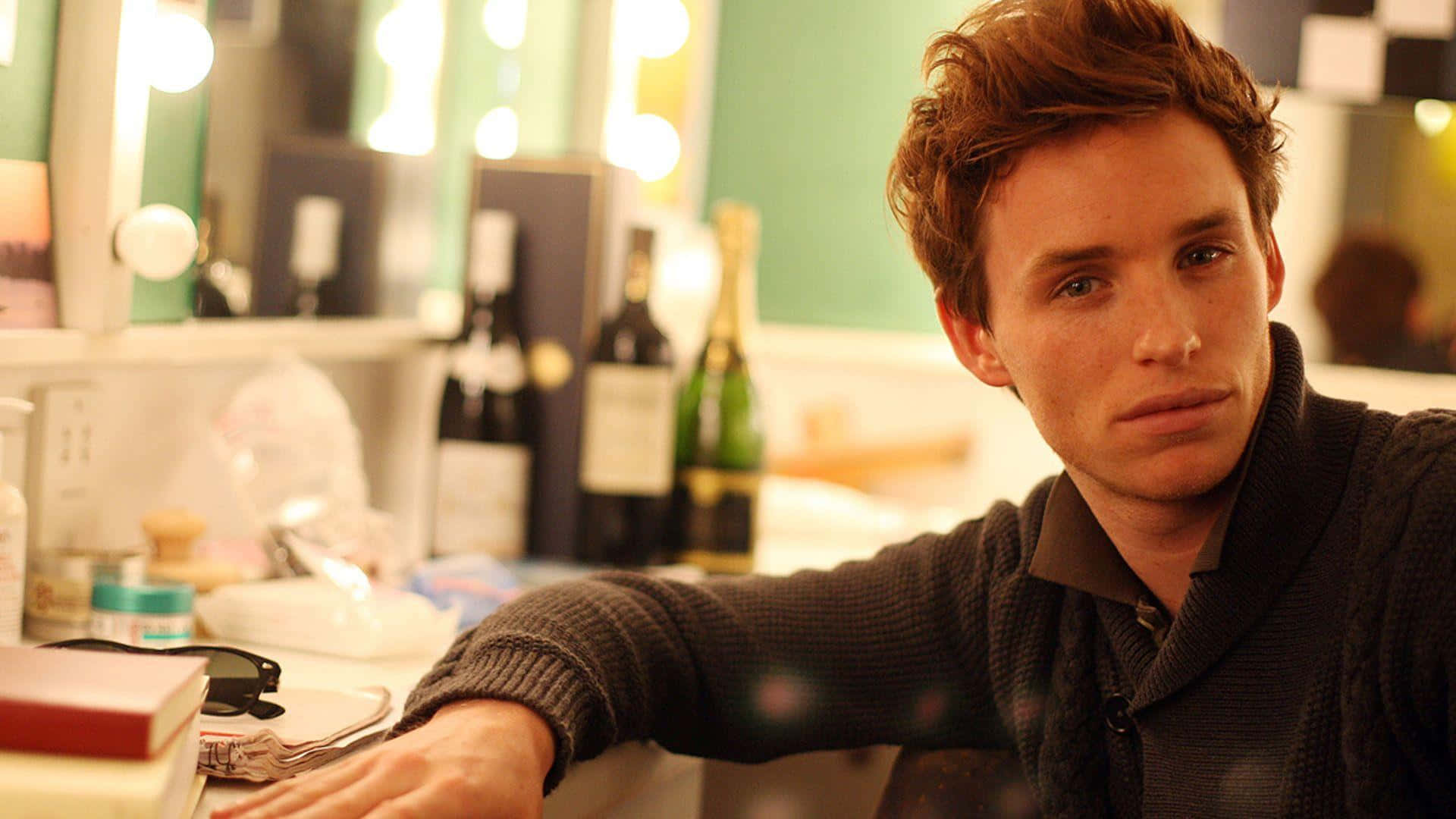 Caption: Eddie Redmayne Posing At A Film Premiere Event.